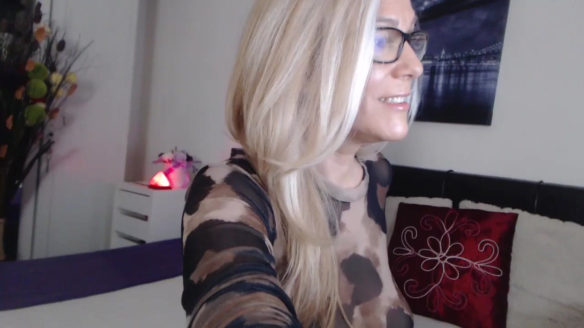 Gallery image thumbnail from Reeya71's myfreecams stream on, 12/17/2024, 04:19 image 3 of 20