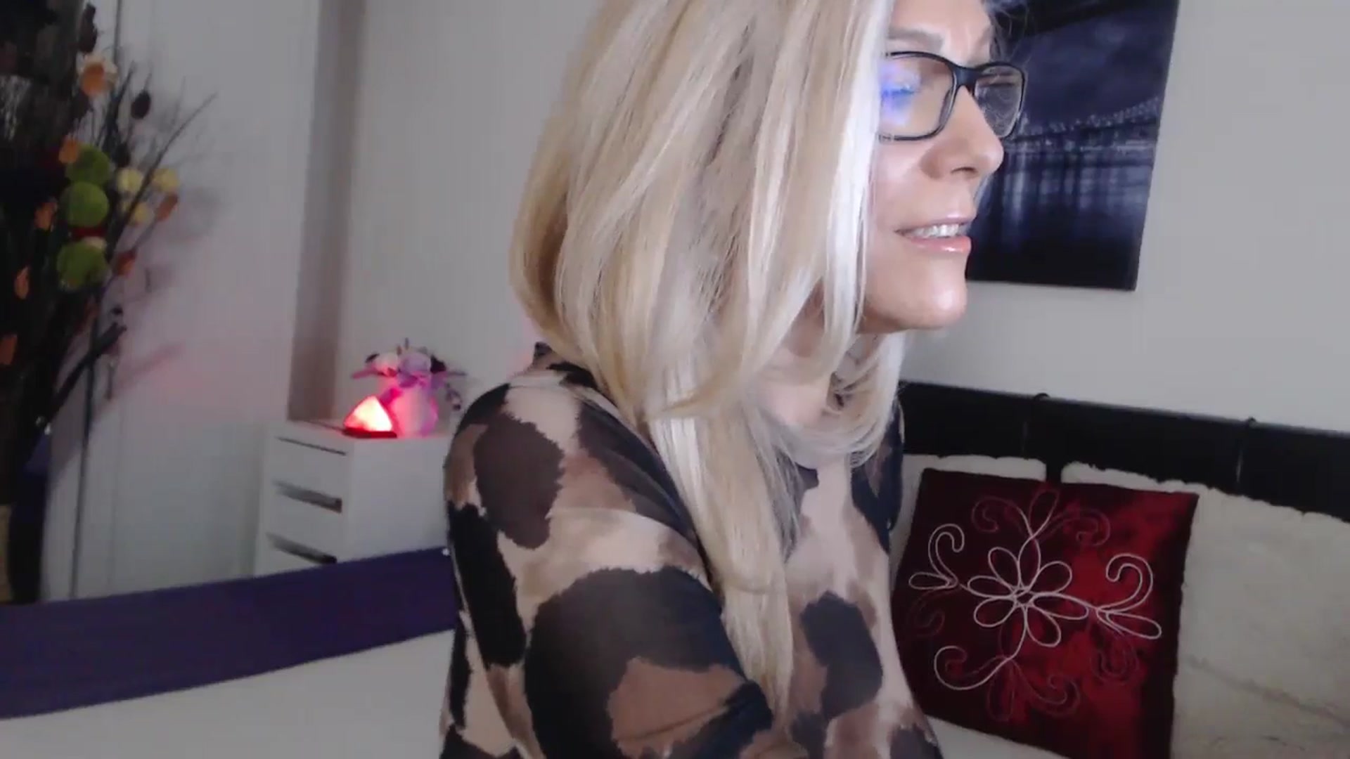 Gallery image thumbnail from Reeya71's myfreecams stream on, 12/17/2024, 04:19 image 14 of 20