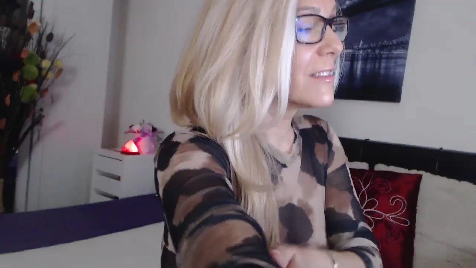 Gallery image thumbnail from Reeya71's myfreecams stream on, 12/17/2024, 04:19 image 2 of 20