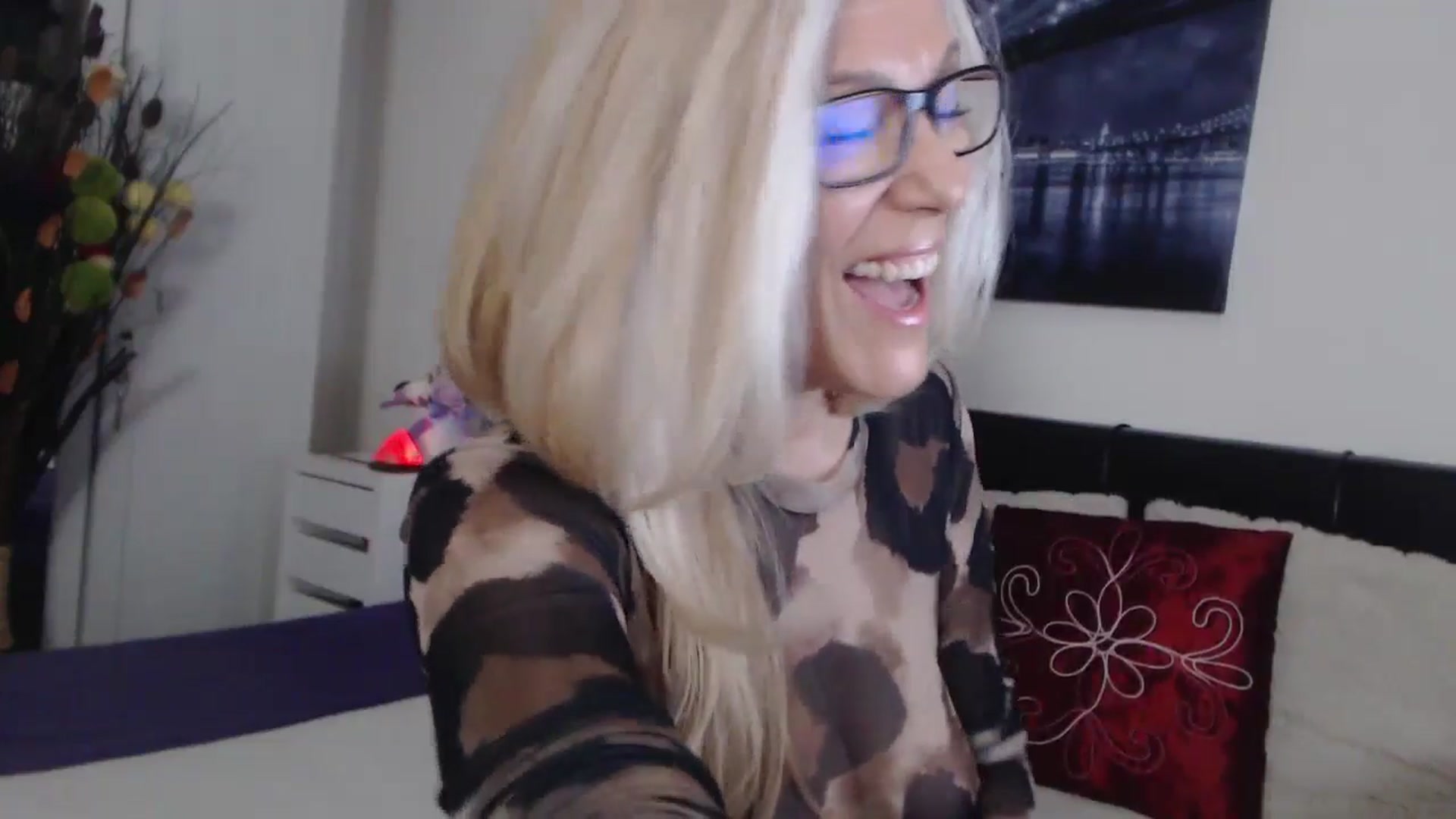 Gallery image thumbnail from Reeya71's myfreecams stream on, 12/17/2024, 04:19 image 4 of 20