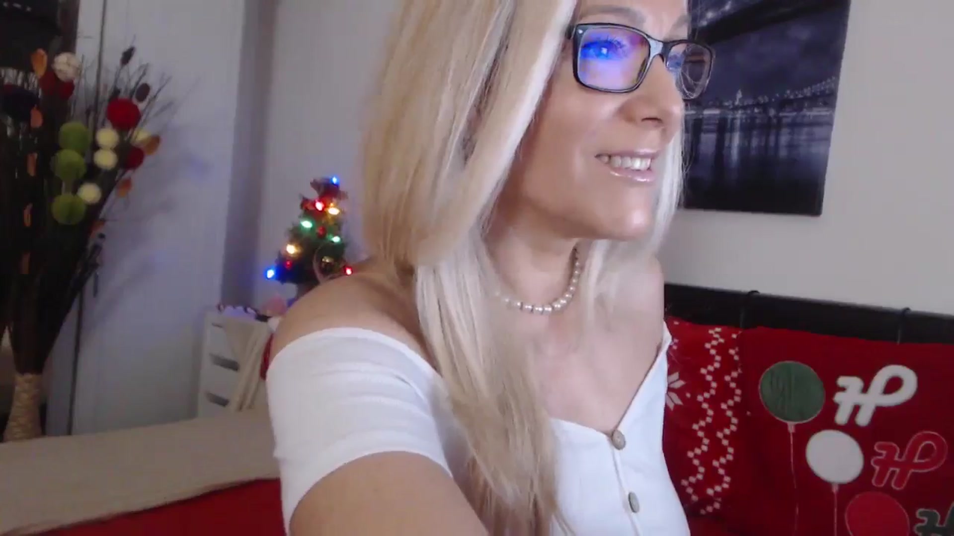 Gallery image thumbnail from Reeya71's myfreecams stream on, 12/20/2024, 02:18 image 17 of 20