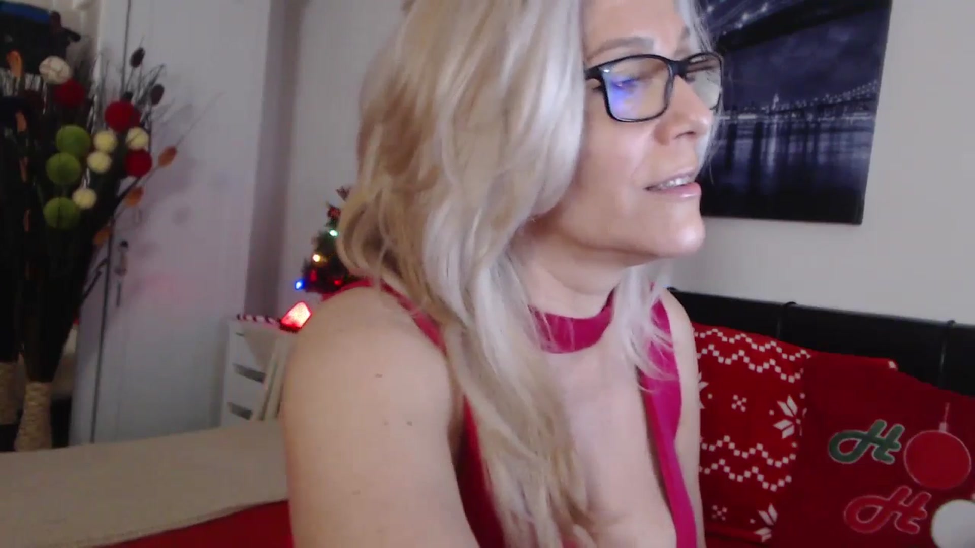 Gallery image thumbnail from Reeya71's myfreecams stream on, 12/31/2024, 06:38 image 4 of 20