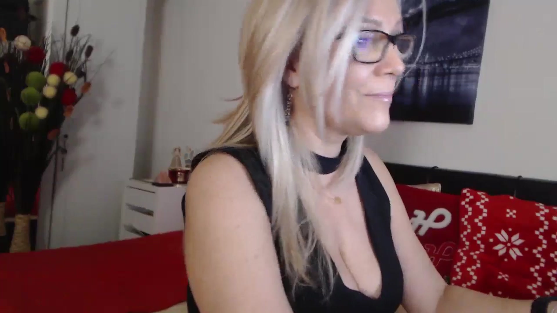 Gallery image thumbnail from Reeya71's myfreecams stream on, 02/18/2025, 04:57 image 16 of 20