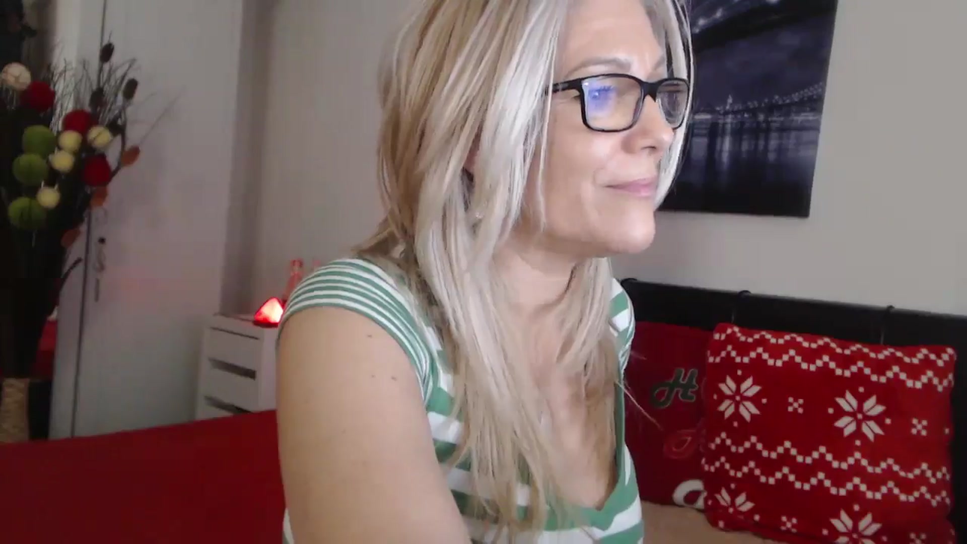 Gallery image thumbnail from Reeya71's myfreecams stream on, 02/19/2025, 07:40 image 14 of 20