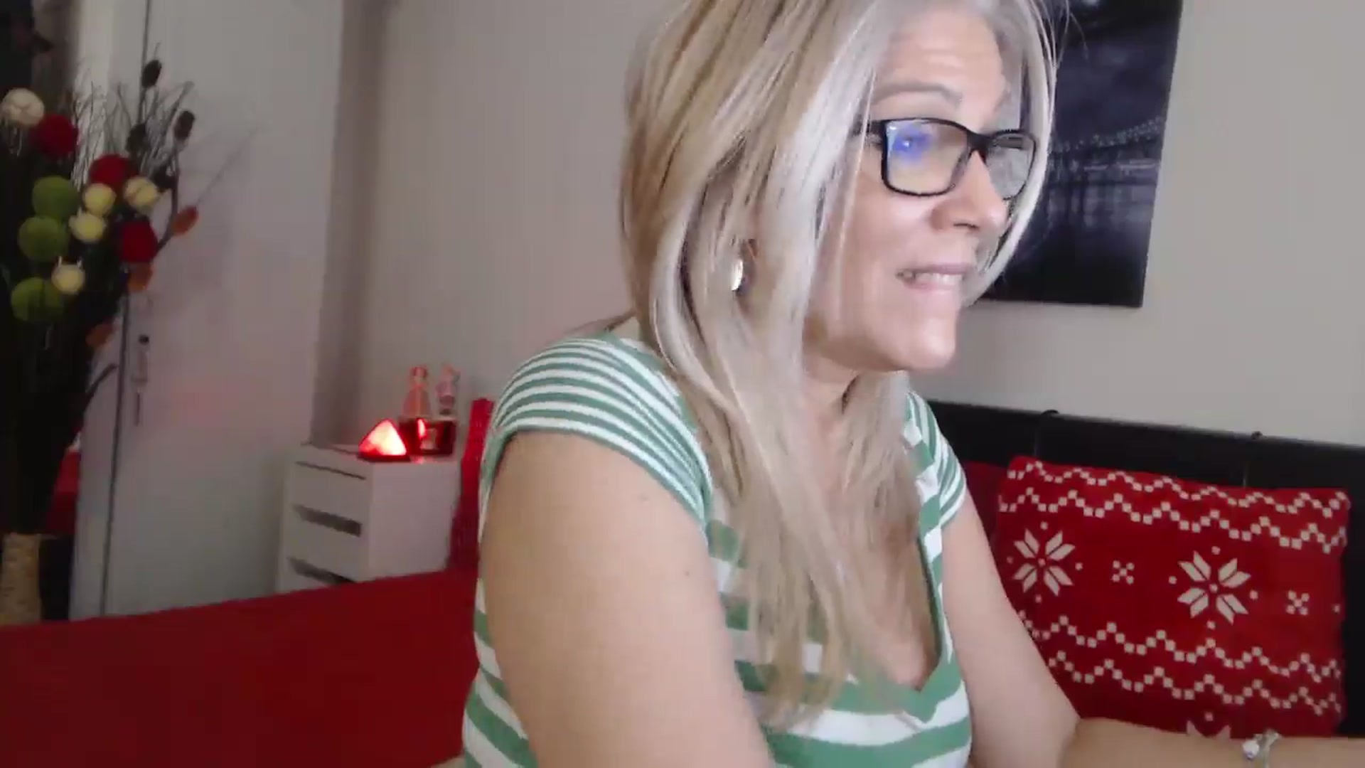 Gallery image thumbnail from Reeya71's myfreecams stream on, 02/19/2025, 07:40 image 16 of 20