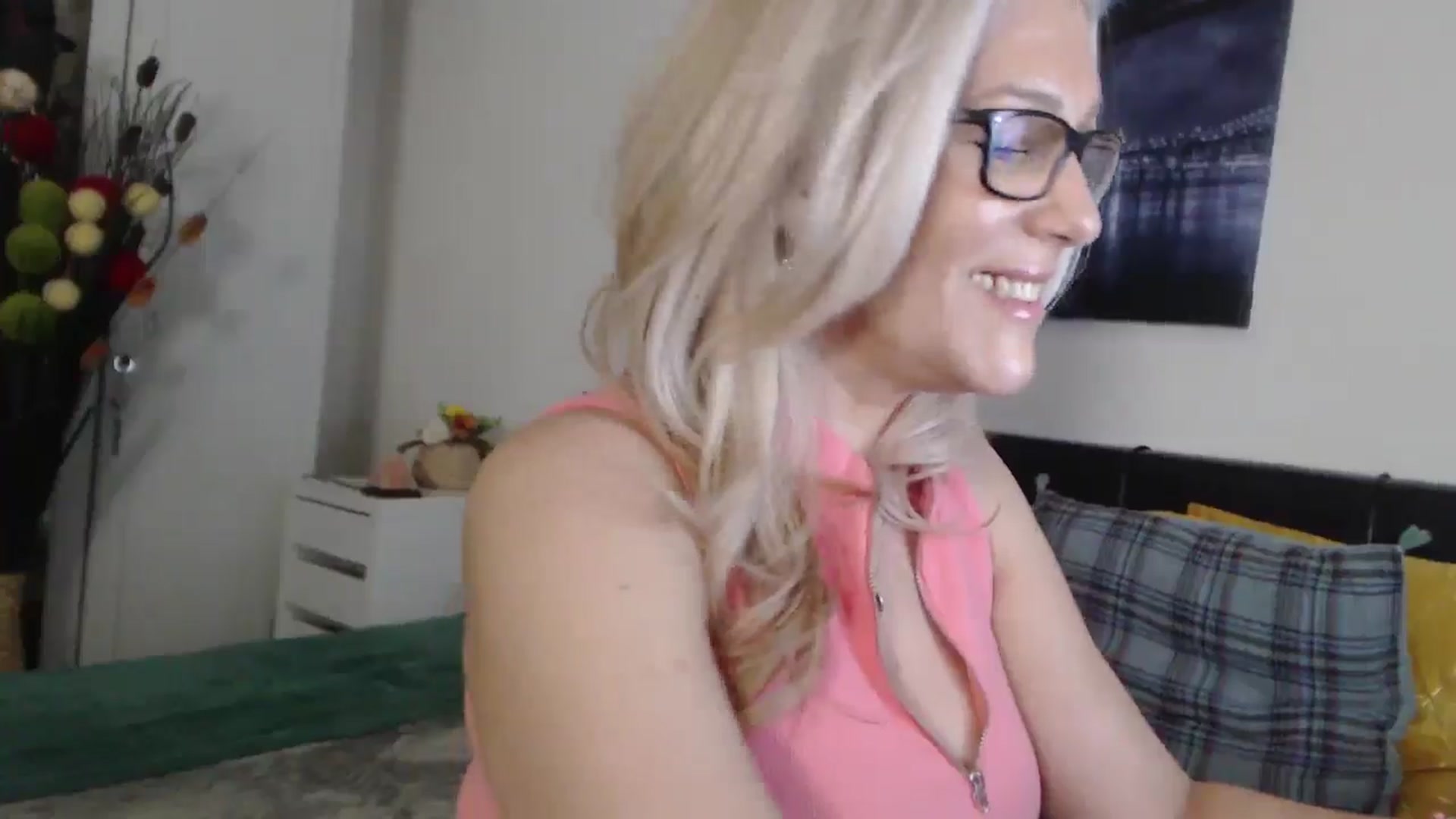 Gallery image thumbnail from Reeya71's myfreecams stream on, 03/13/2025, 06:14 image 9 of 20