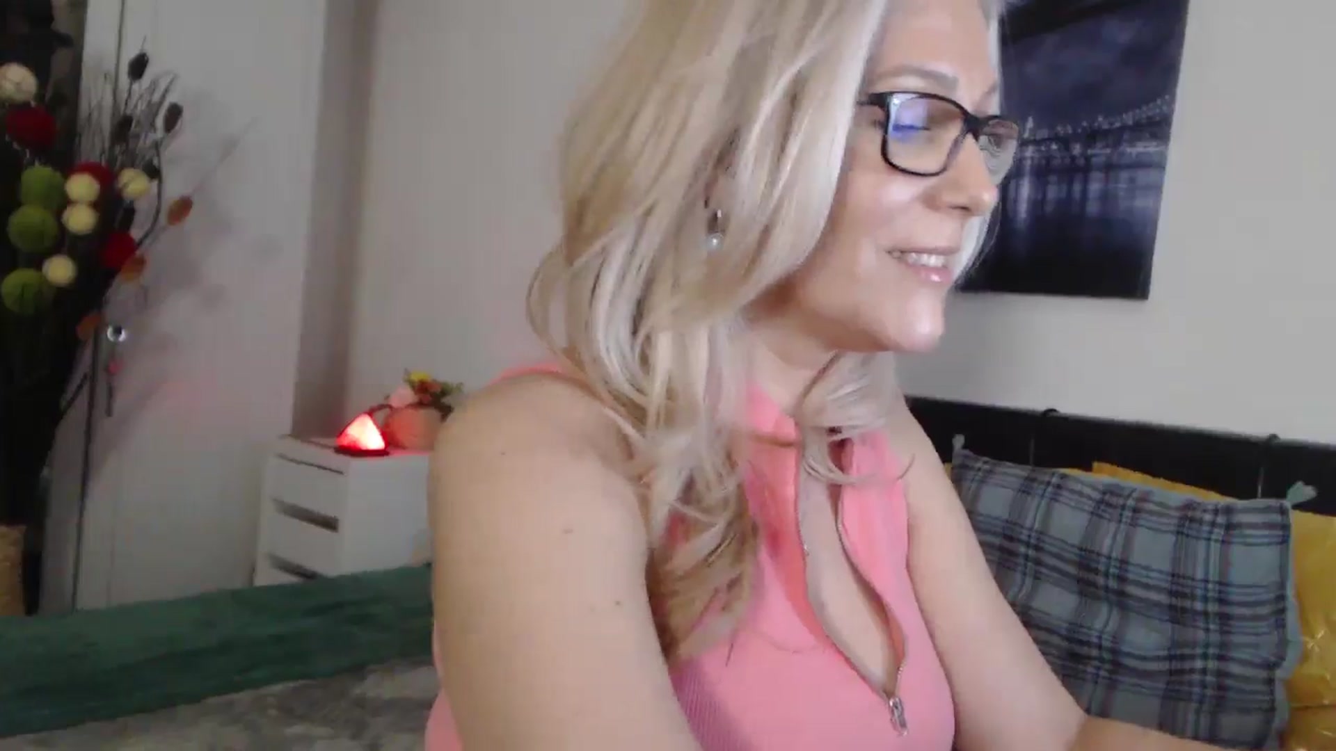 Gallery image thumbnail from Reeya71's myfreecams stream on, 03/13/2025, 06:14 image 10 of 20