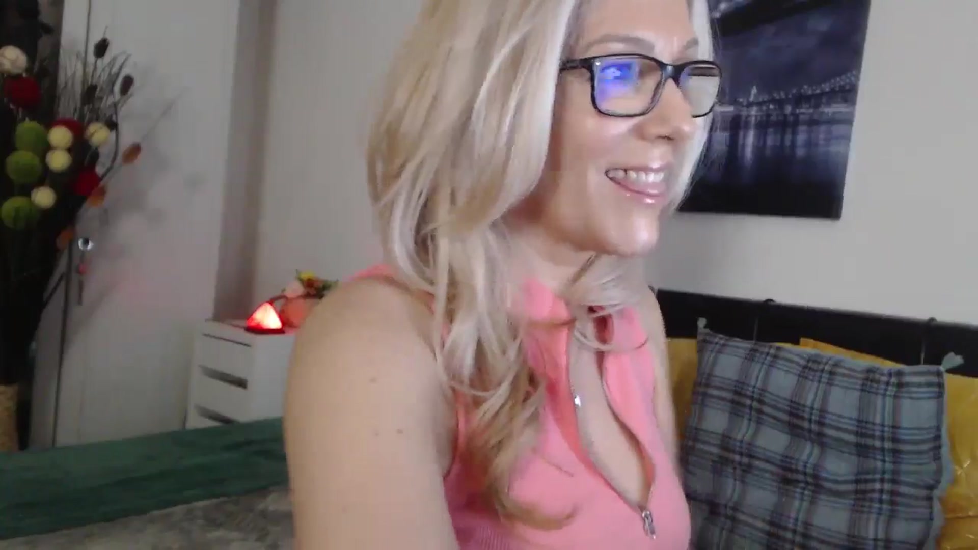 Gallery image thumbnail from Reeya71's myfreecams stream on, 03/13/2025, 06:14 image 13 of 20