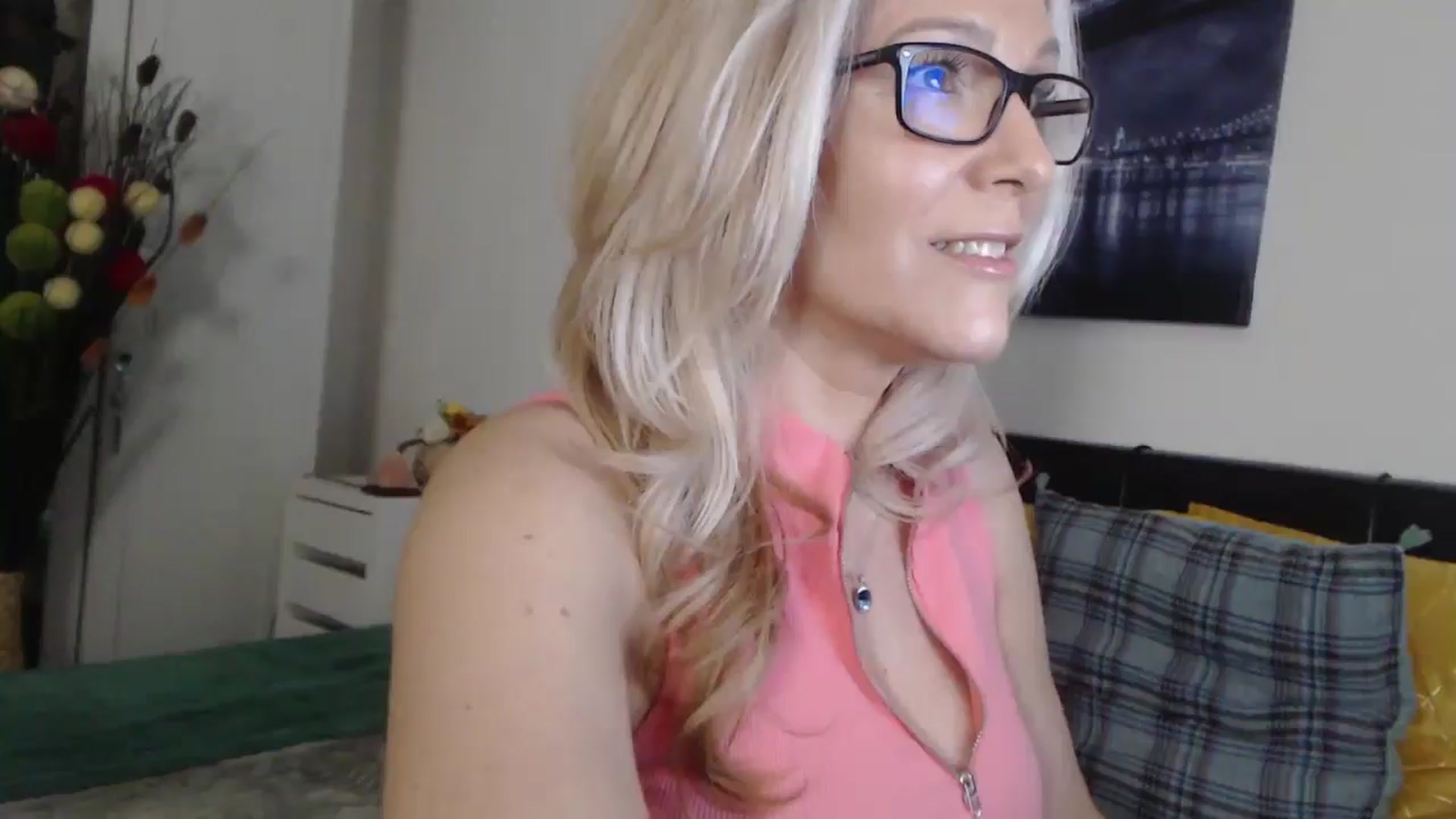 Gallery image thumbnail from Reeya71's myfreecams stream on, 03/13/2025, 06:14 image 1 of 20