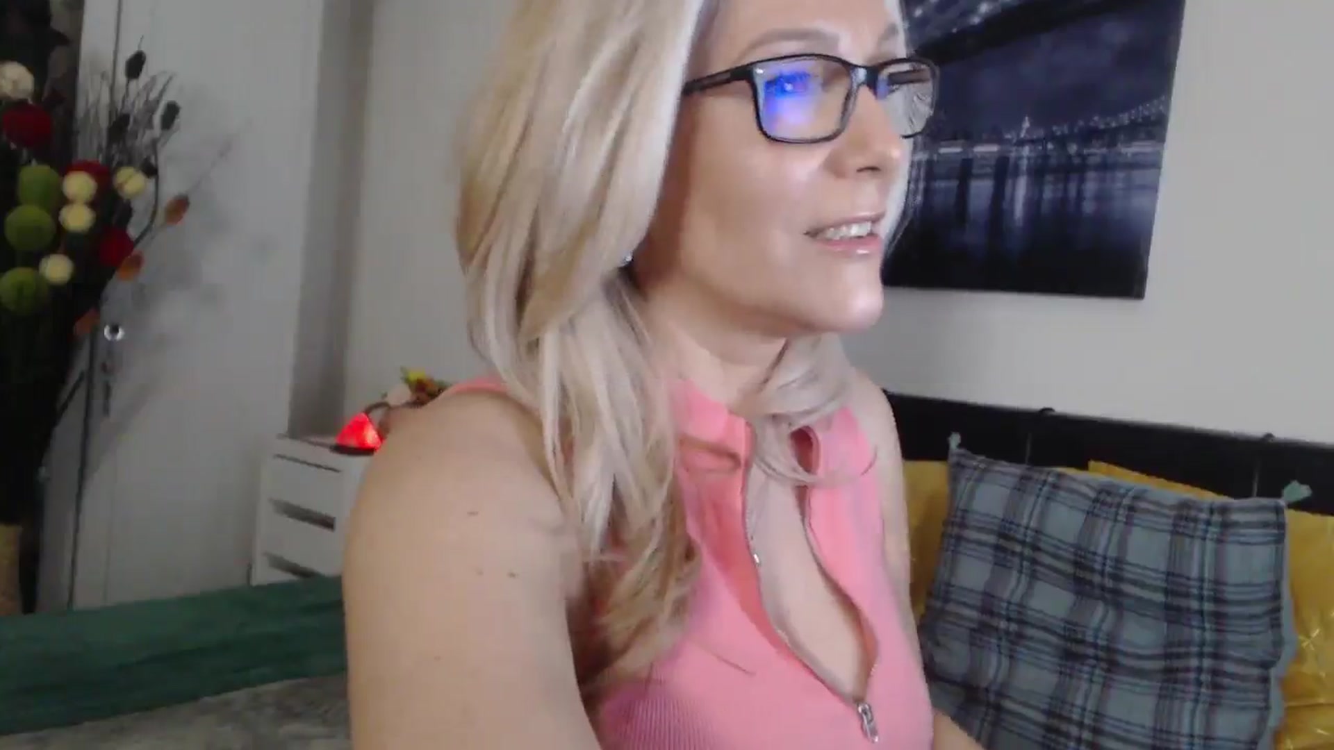 Gallery image thumbnail from Reeya71's myfreecams stream on, 03/13/2025, 06:14 image 8 of 20