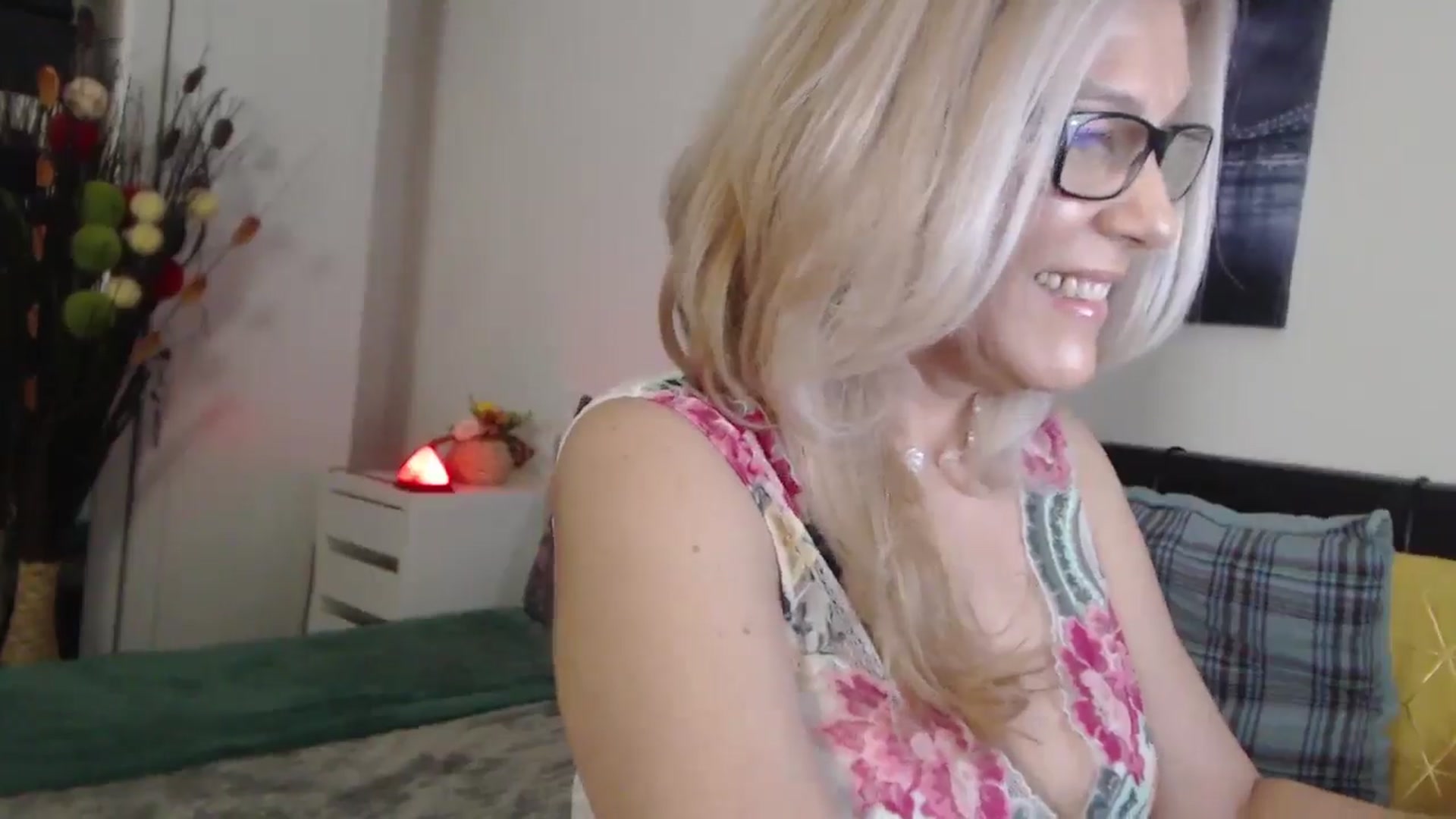 Gallery image thumbnail from Reeya71's myfreecams stream on, 03/17/2025, 04:41 image 4 of 20