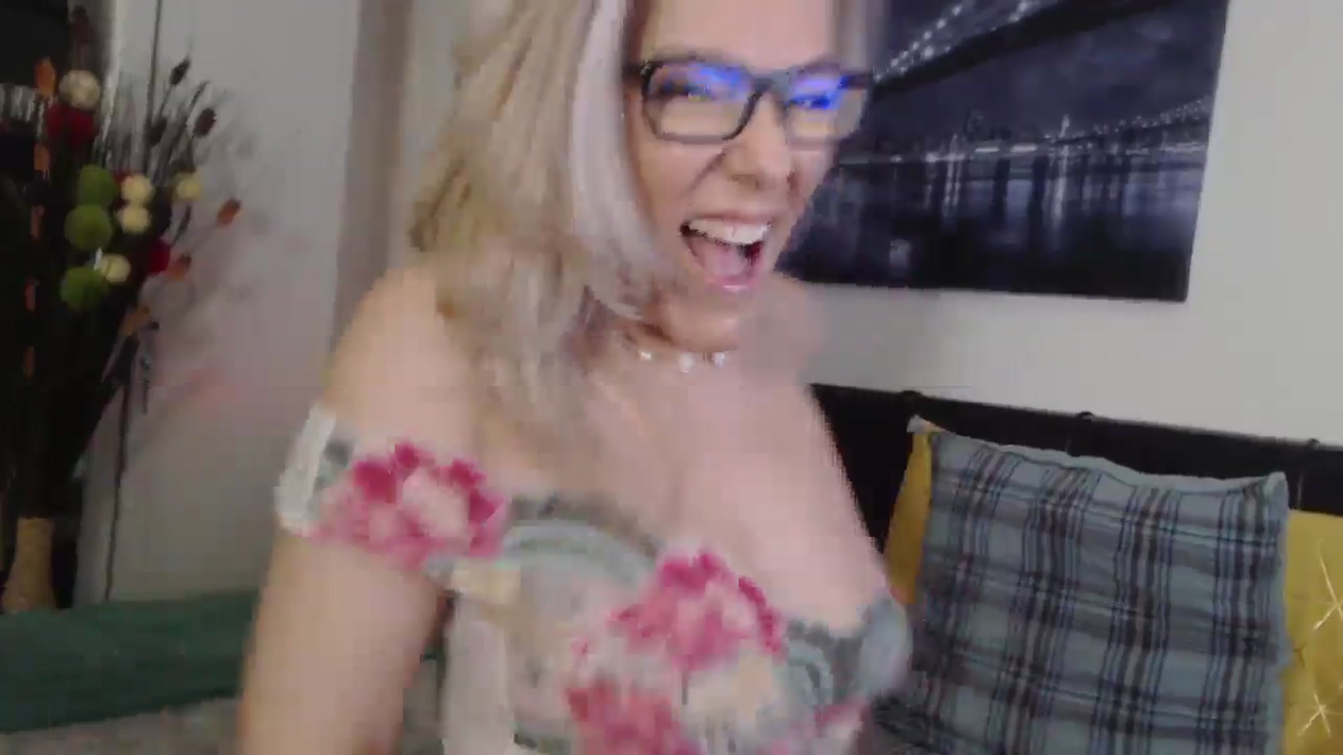 Gallery image thumbnail from Reeya71's myfreecams stream on, 03/17/2025, 04:41 image 15 of 20