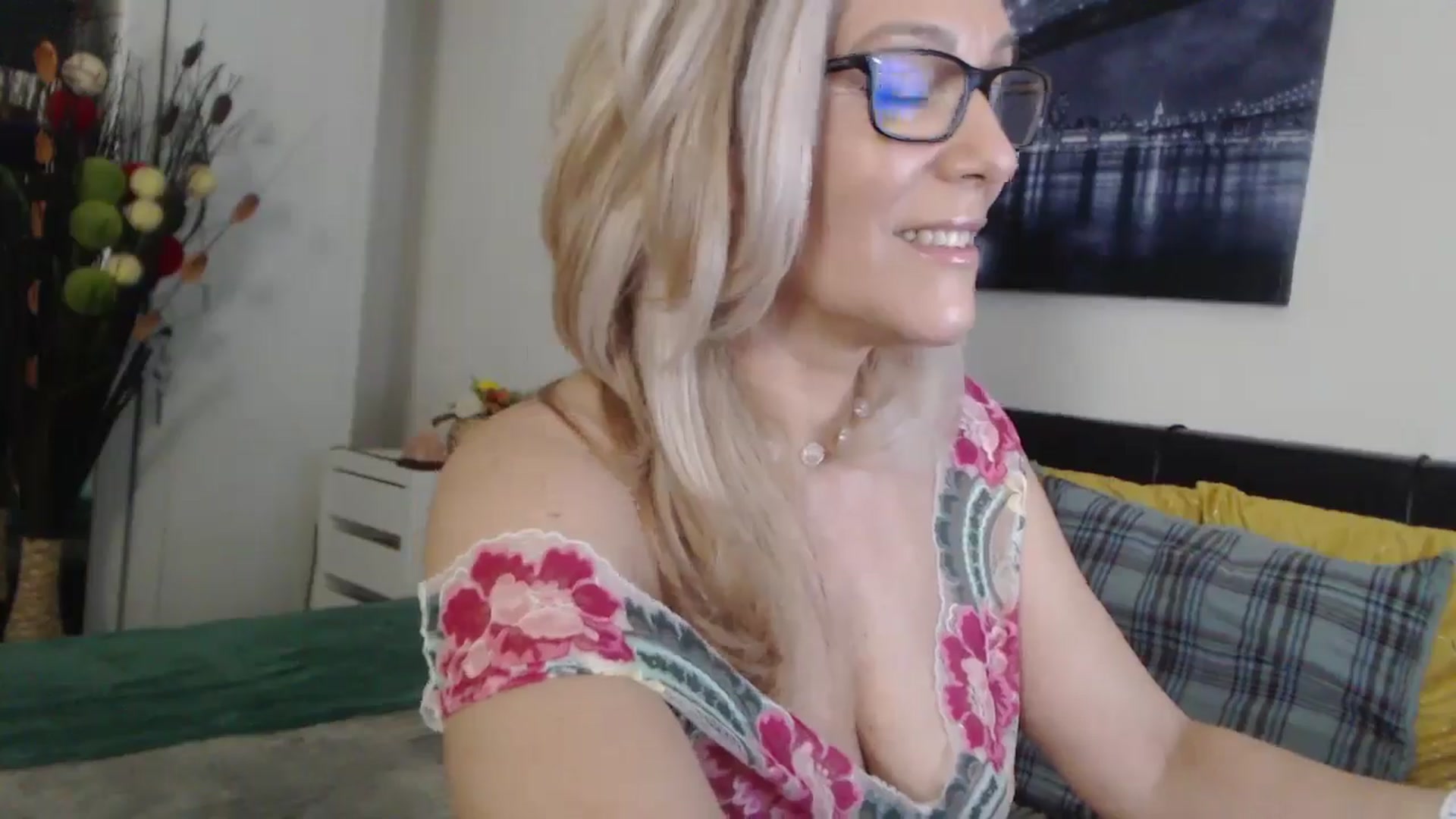 Gallery image thumbnail from Reeya71's myfreecams stream on, 03/17/2025, 06:25 image 13 of 20