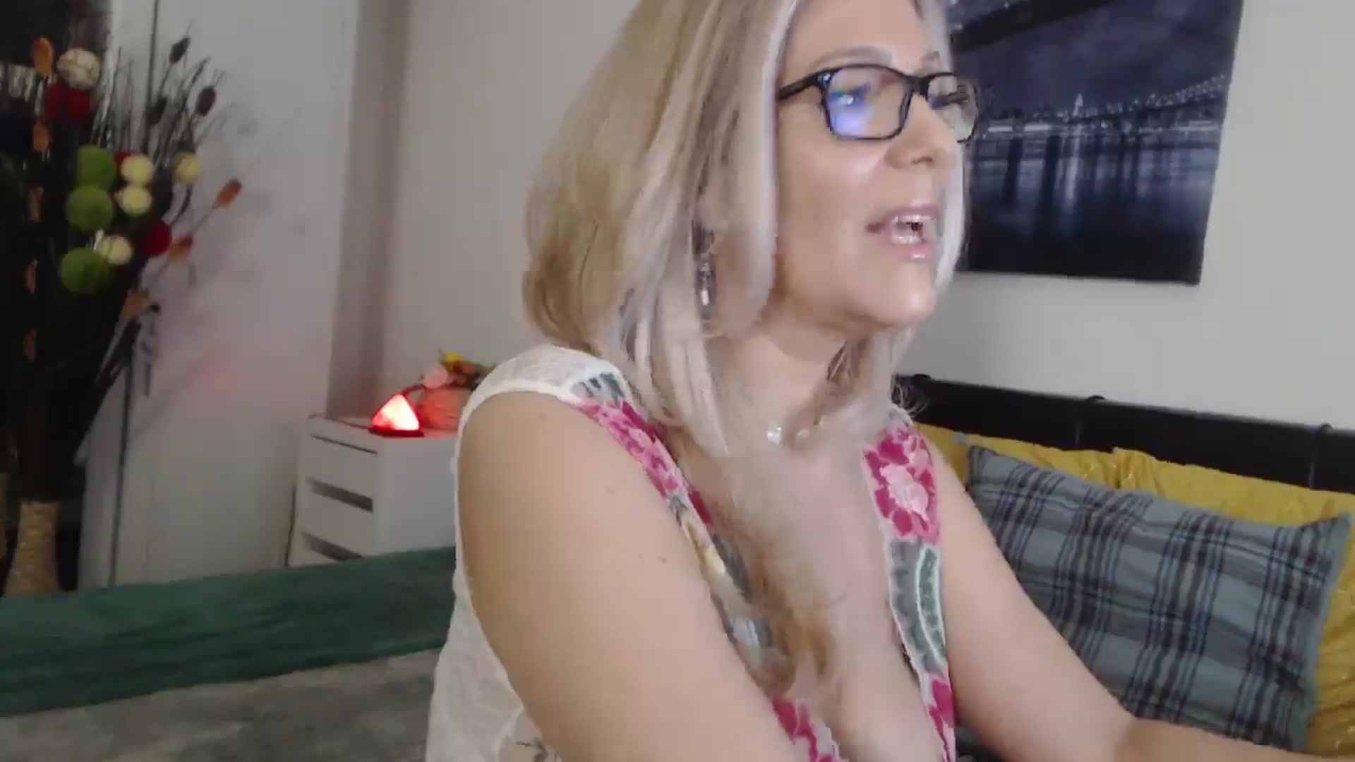 Gallery image thumbnail from Reeya71's myfreecams stream on, 03/17/2025, 07:40 image 10 of 20