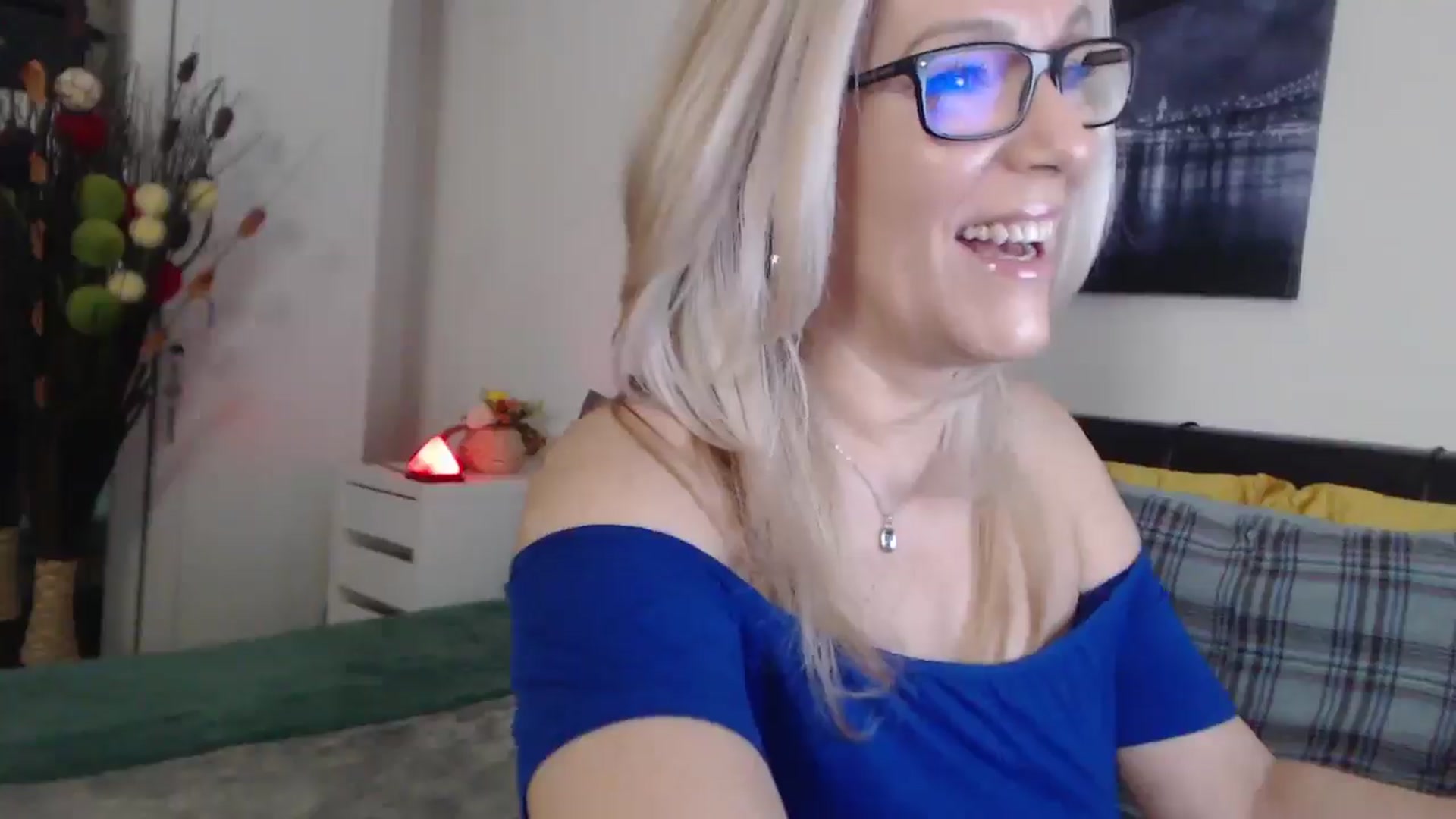 Gallery image thumbnail from Reeya71's myfreecams stream on, 03/19/2025, 02:26 image 14 of 20