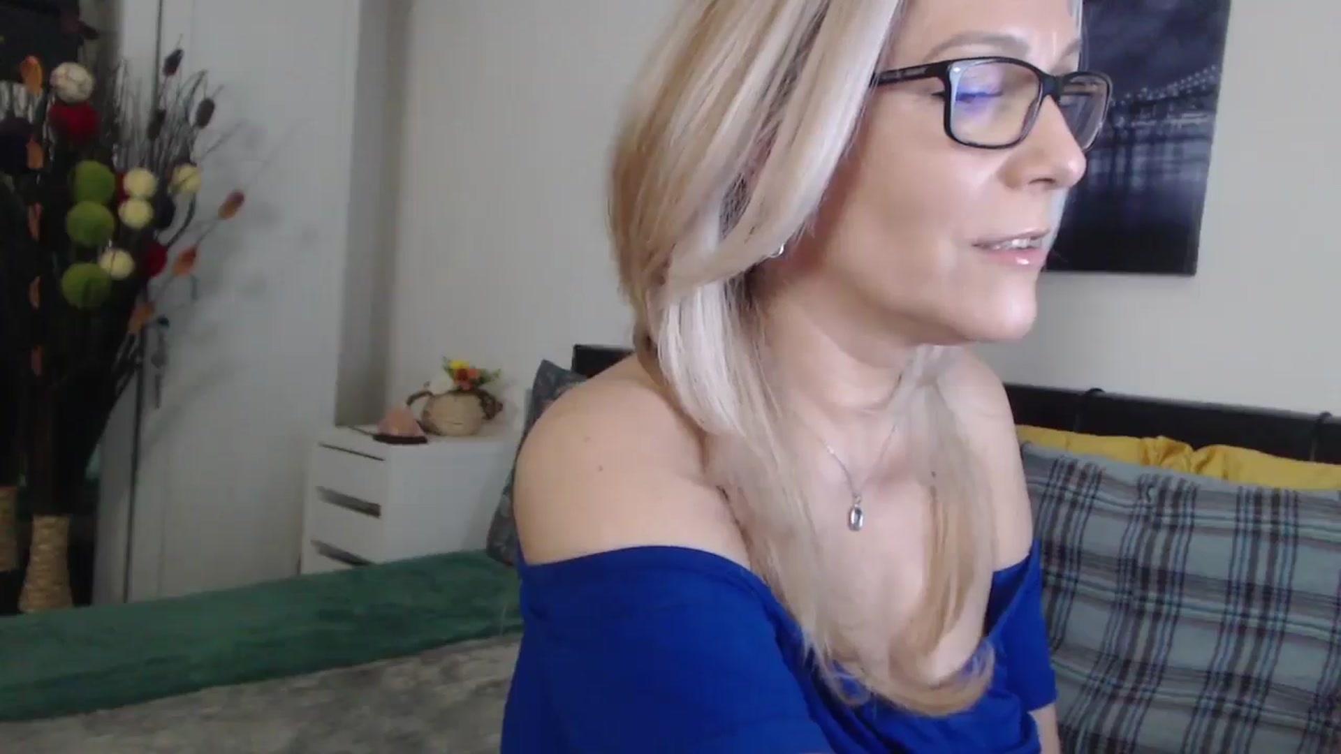 Gallery image thumbnail from Reeya71's myfreecams stream on, 03/19/2025, 02:26 image 4 of 20