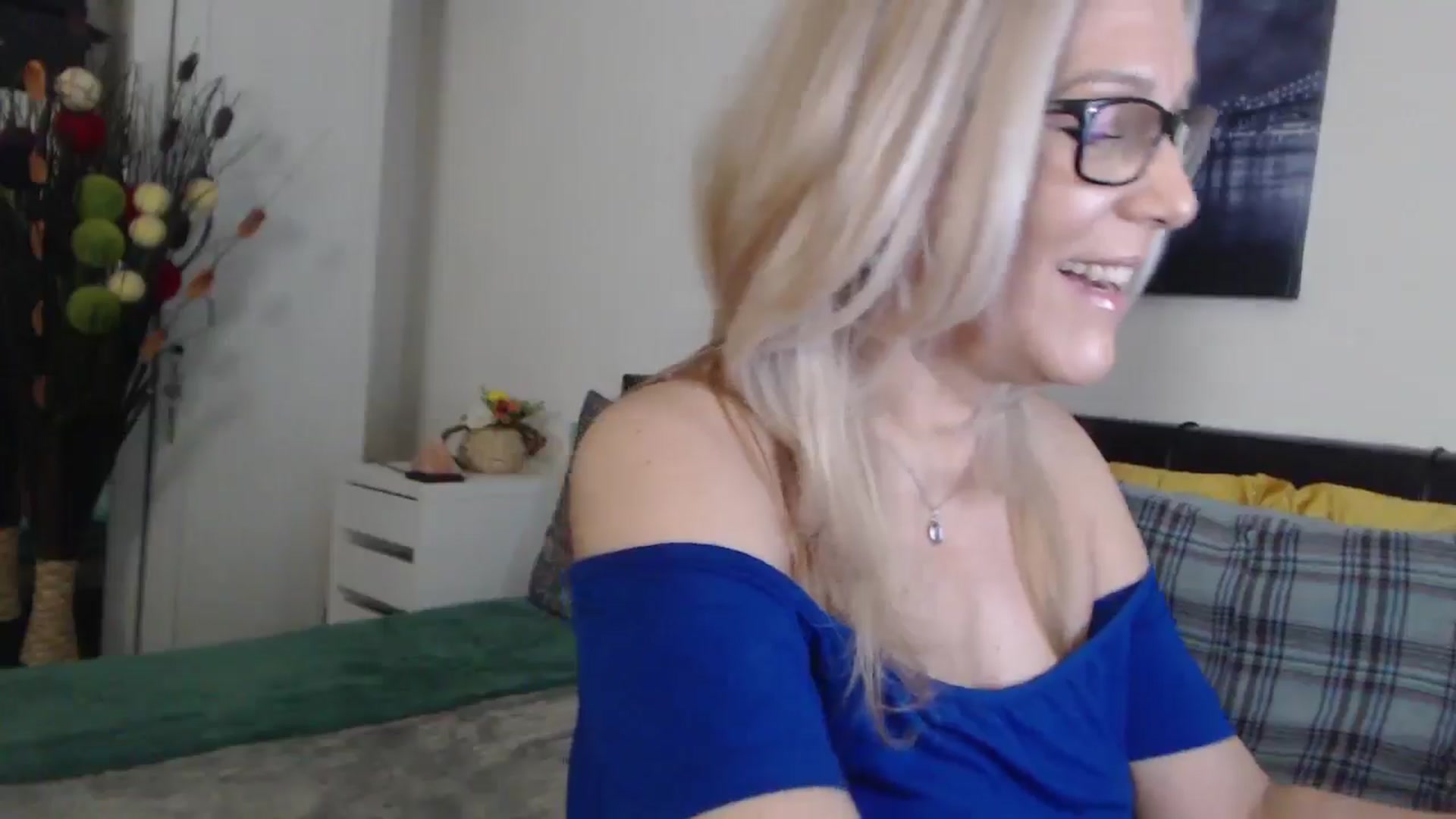 Gallery image thumbnail from Reeya71's myfreecams stream on, 03/19/2025, 02:26 image 12 of 20