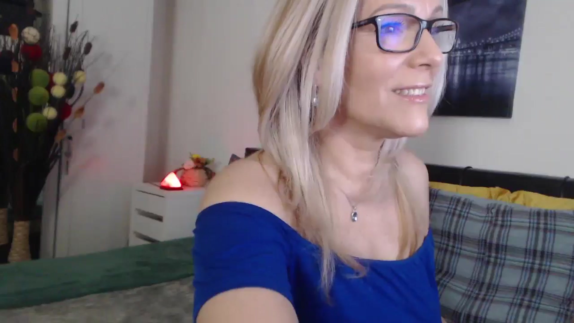 Gallery image thumbnail from Reeya71's myfreecams stream on, 03/19/2025, 02:26 image 16 of 20