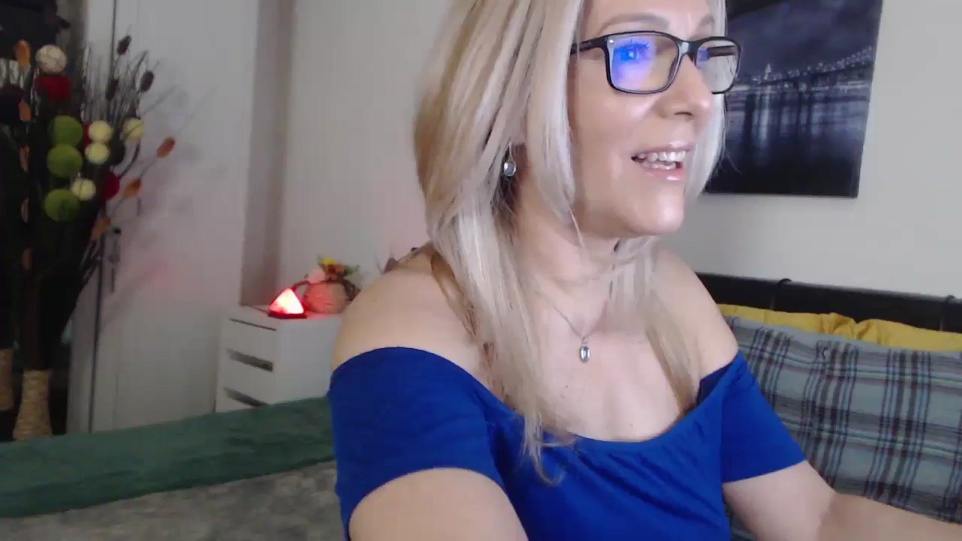 Gallery image thumbnail from Reeya71's myfreecams stream on, 03/19/2025, 02:26 image 11 of 20