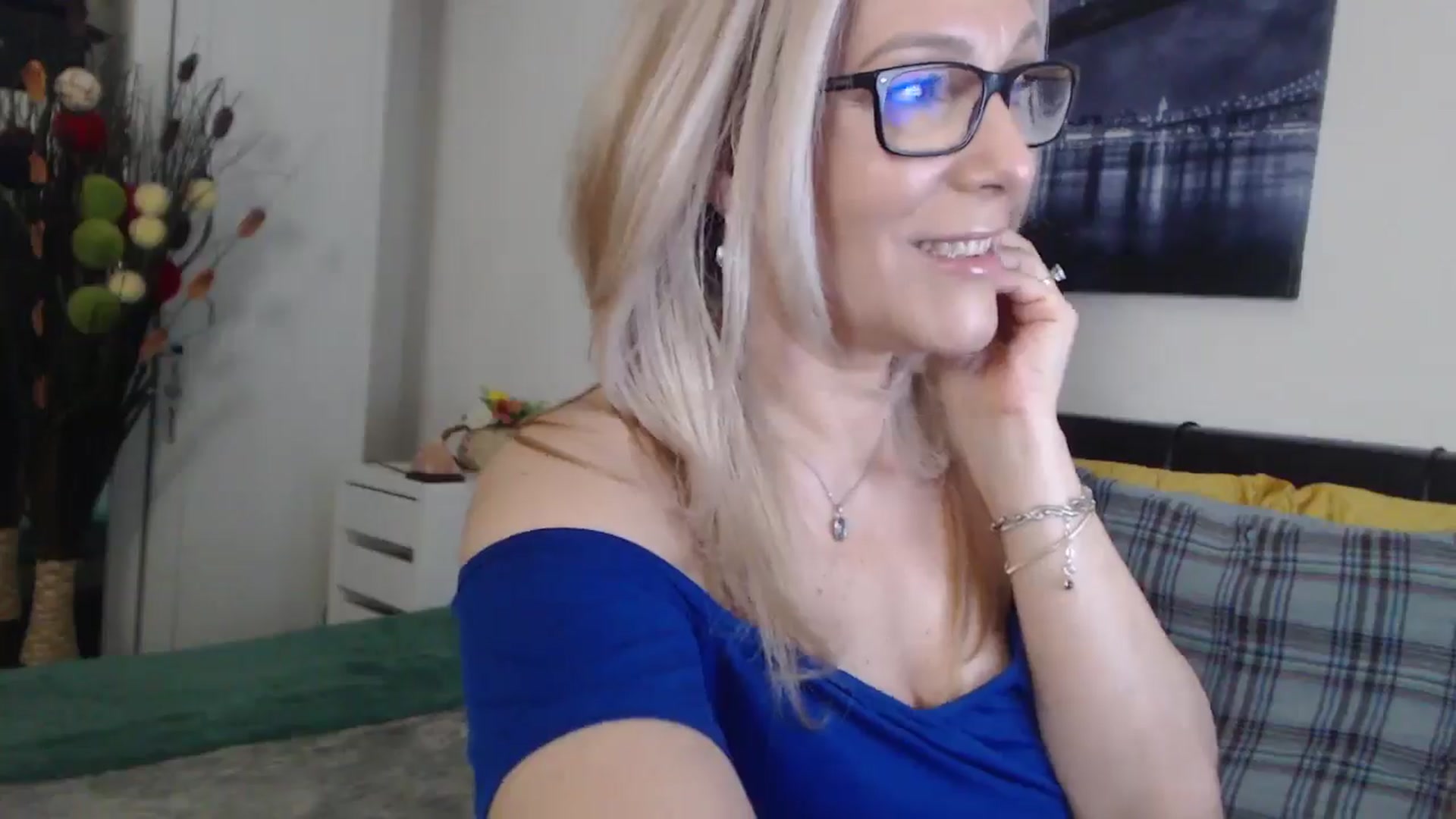 Gallery image thumbnail from Reeya71's myfreecams stream on, 03/19/2025, 02:26 image 15 of 20