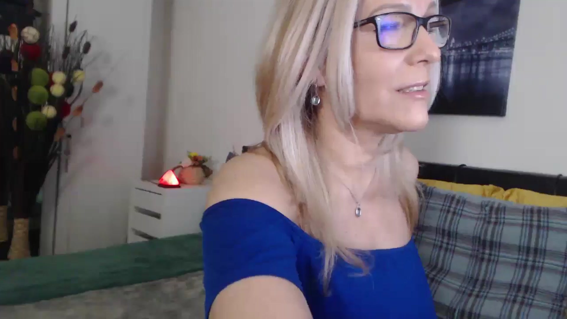 Gallery image thumbnail from Reeya71's myfreecams stream on, 03/19/2025, 02:26 image 10 of 20