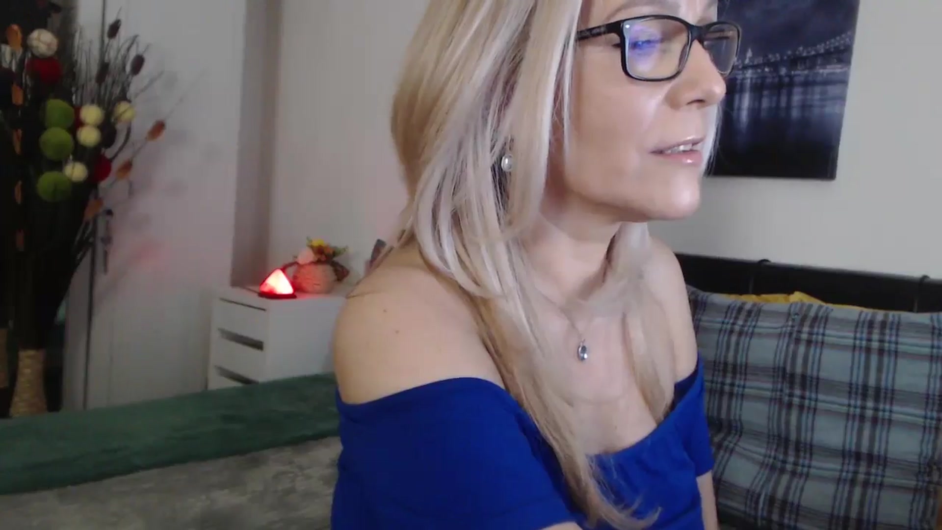 Gallery image thumbnail from Reeya71's myfreecams stream on, 03/19/2025, 04:10 image 6 of 20