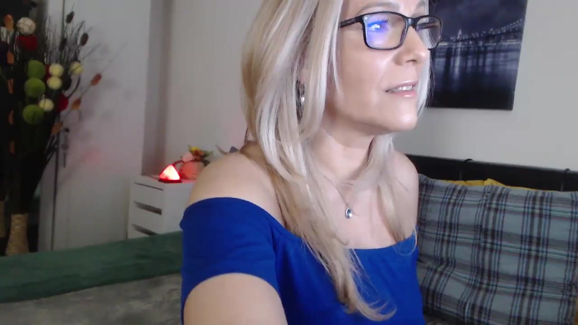 Gallery image thumbnail from Reeya71's myfreecams stream on, 03/19/2025, 04:10 image 4 of 20
