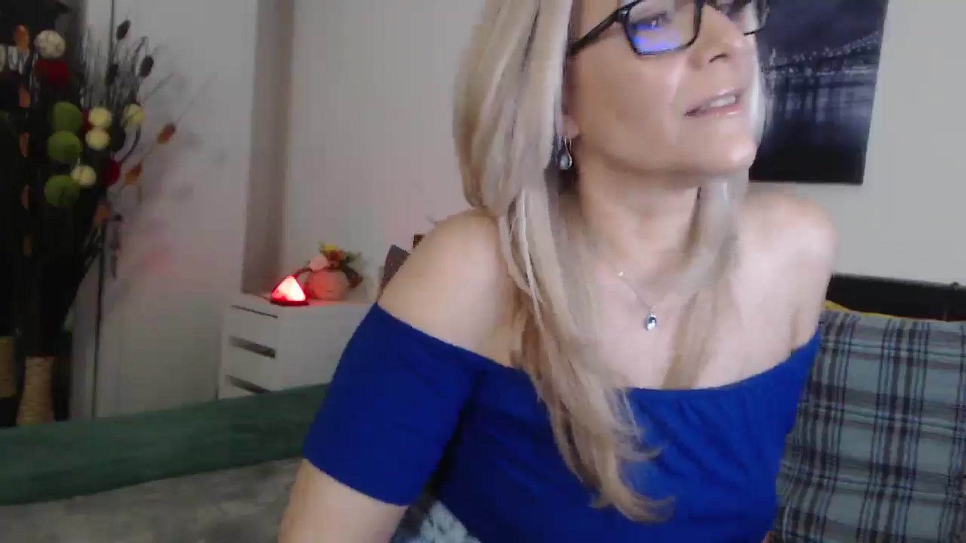 Gallery image thumbnail from Reeya71's myfreecams stream on, 03/19/2025, 04:10 image 18 of 20