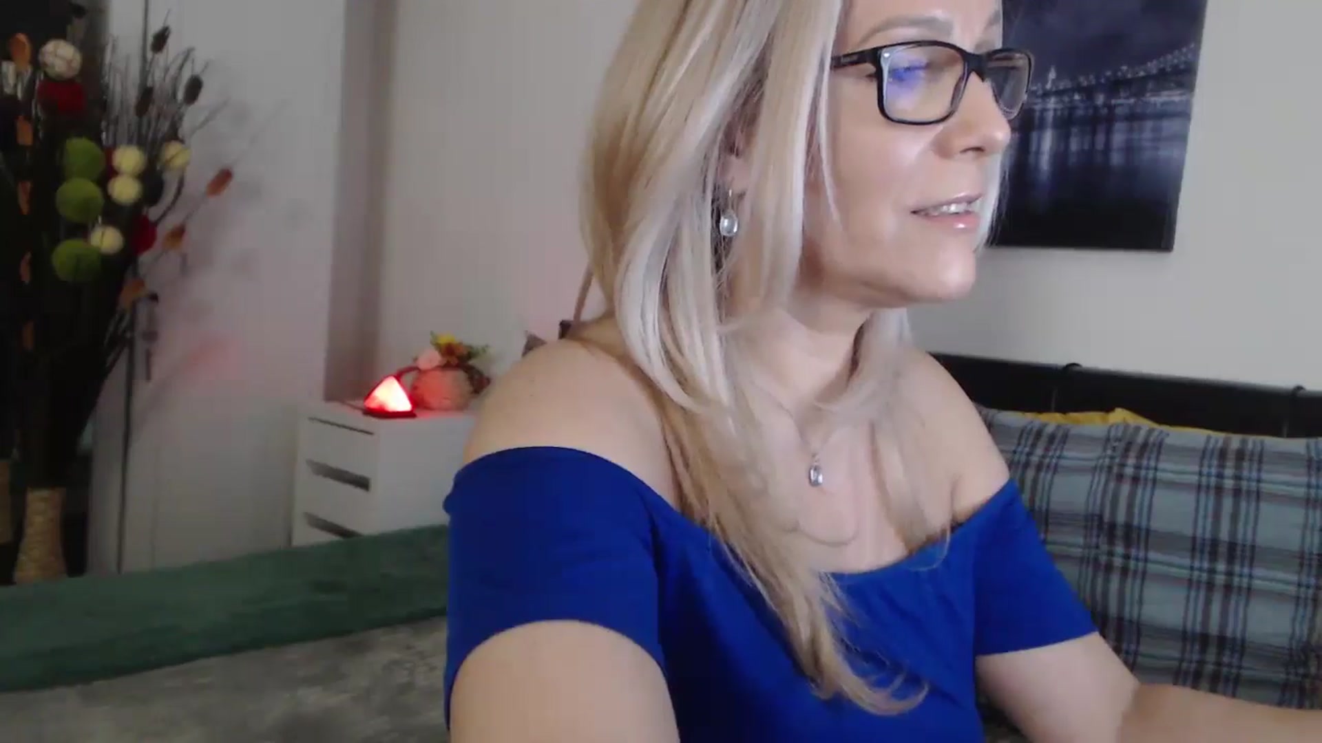 Gallery image thumbnail from Reeya71's myfreecams stream on, 03/19/2025, 04:10 image 5 of 20