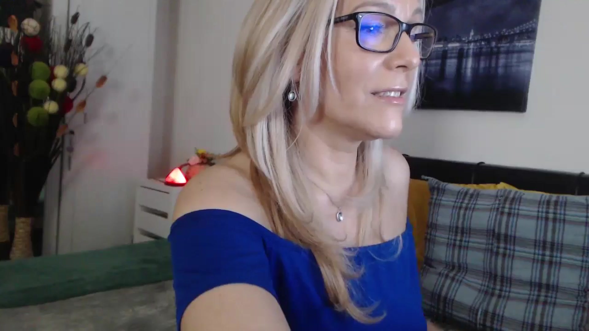 Gallery image thumbnail from Reeya71's myfreecams stream on, 03/19/2025, 04:10 image 15 of 20