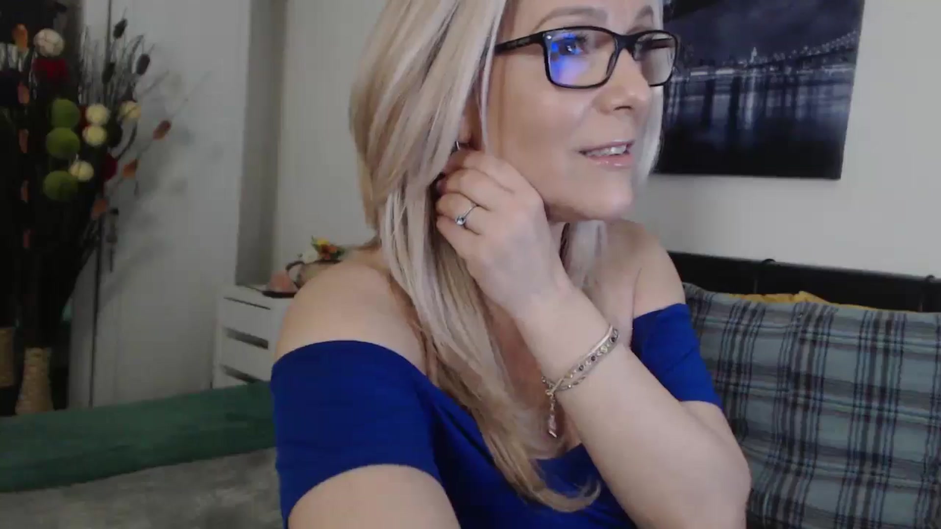 Gallery image thumbnail from Reeya71's myfreecams stream on, 03/19/2025, 04:10 image 13 of 20