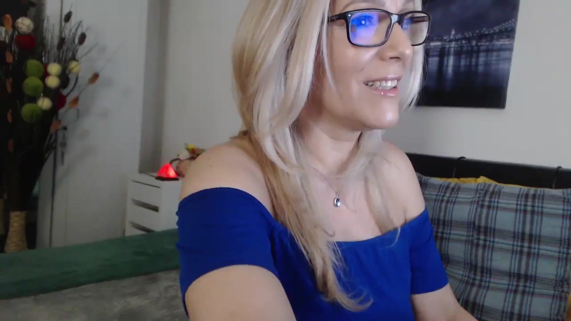 Gallery image thumbnail from Reeya71's myfreecams stream on, 03/19/2025, 04:10 image 2 of 20