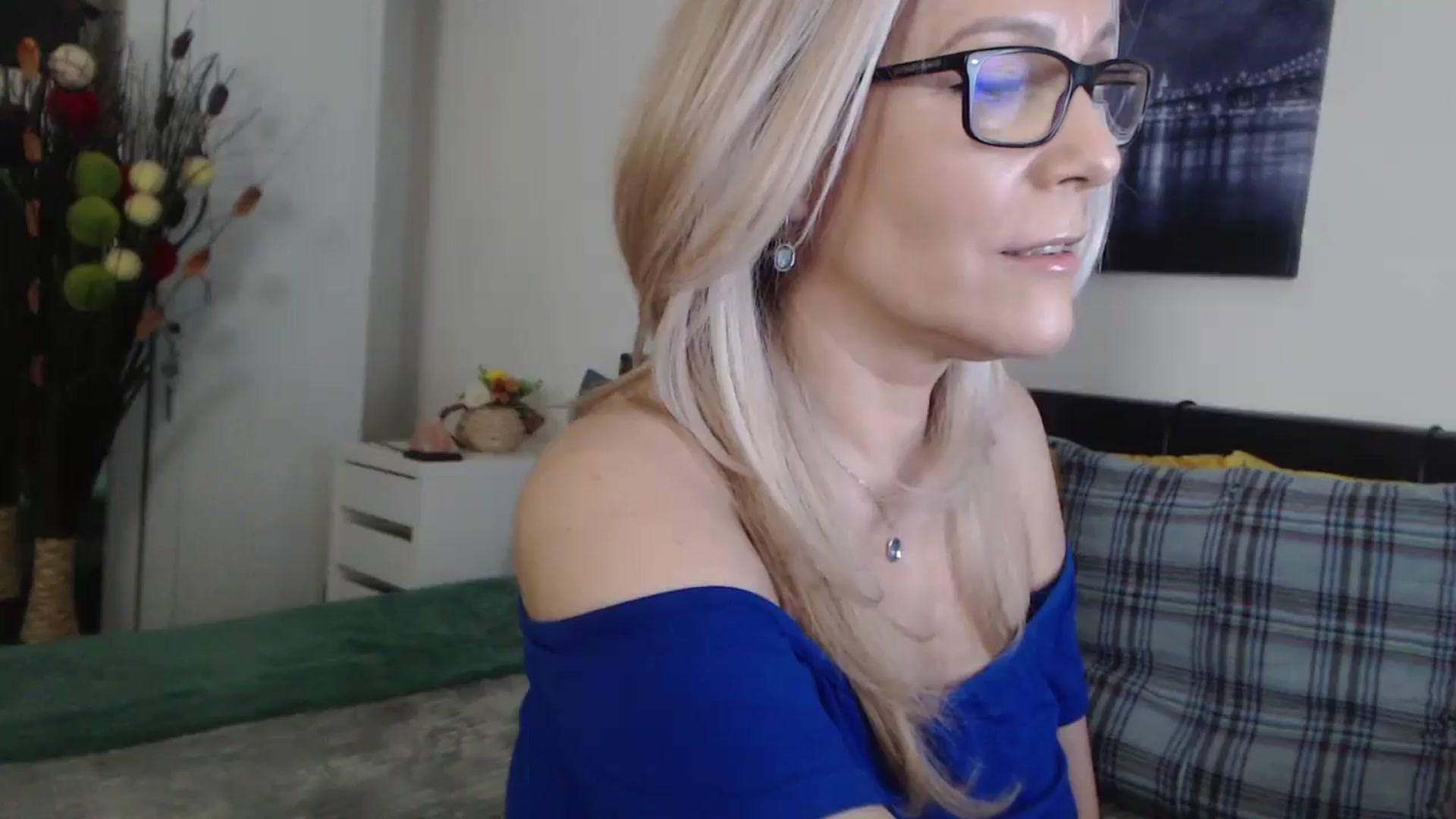 Gallery image thumbnail from Reeya71's myfreecams stream on, 03/19/2025, 04:10 image 10 of 20