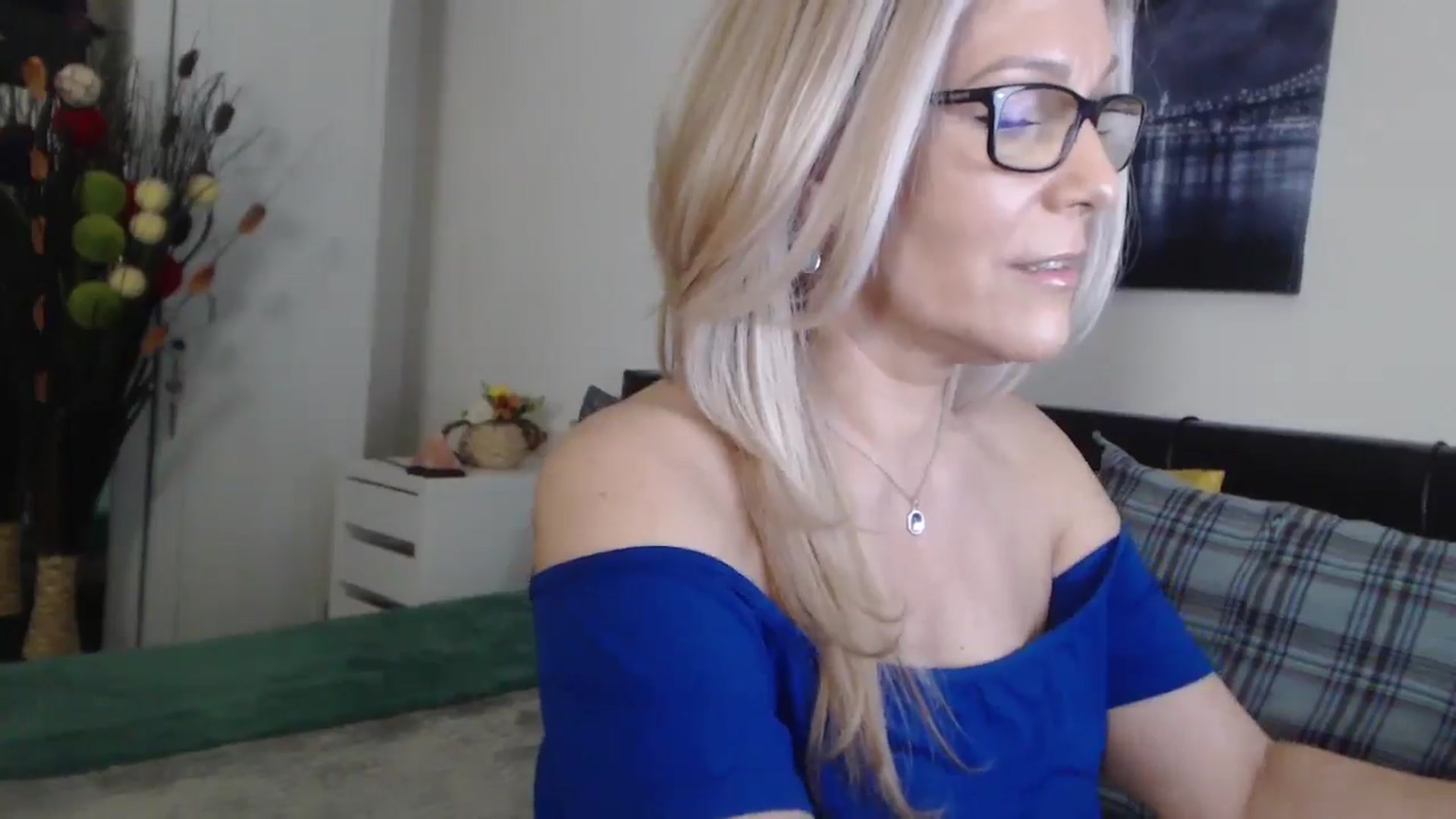 Gallery image thumbnail from Reeya71's myfreecams stream on, 03/19/2025, 04:57 image 2 of 20