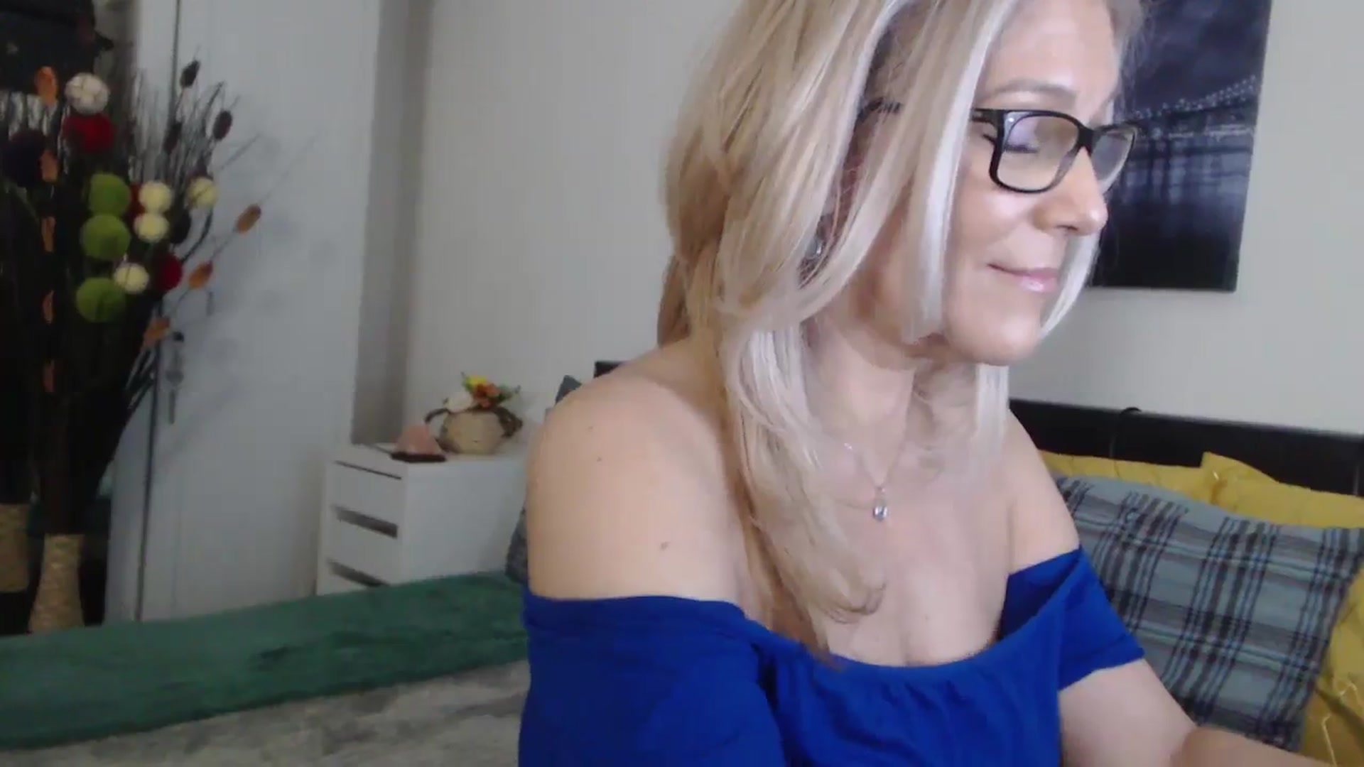 Gallery image thumbnail from Reeya71's myfreecams stream on, 03/19/2025, 06:08 image 7 of 20