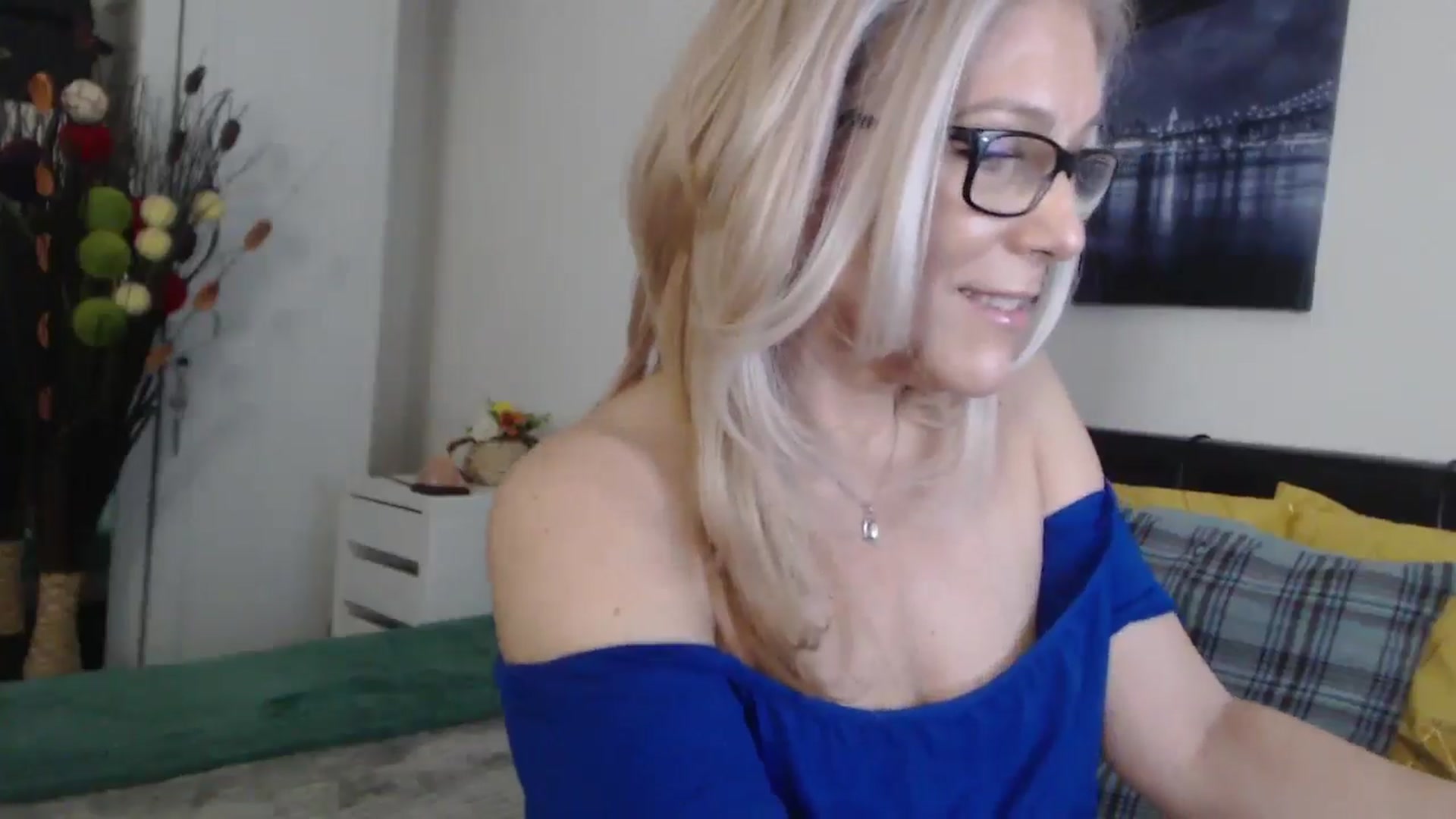 Gallery image thumbnail from Reeya71's myfreecams stream on, 03/19/2025, 06:08 image 6 of 20