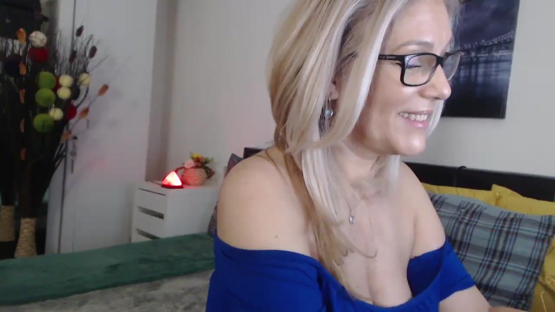 Gallery image thumbnail from Reeya71's myfreecams stream on, 03/19/2025, 06:08 image 15 of 20