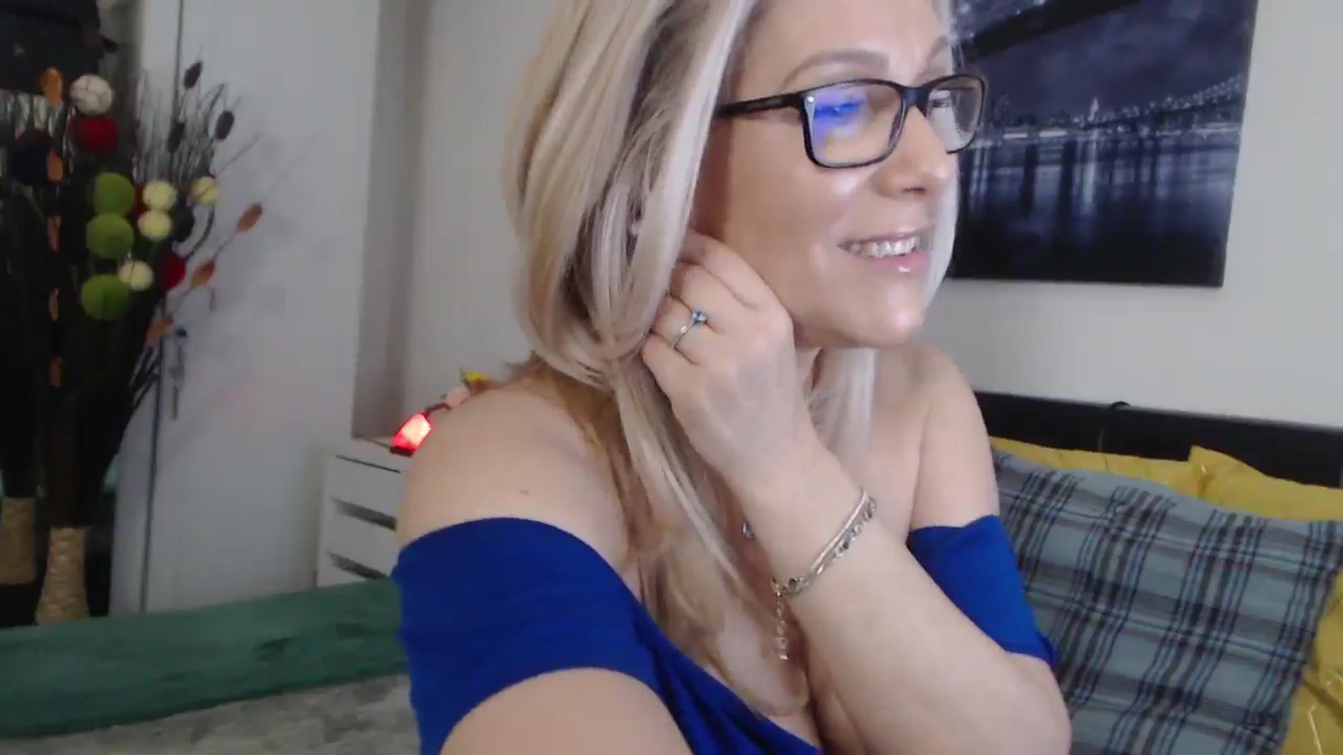 Gallery image thumbnail from Reeya71's myfreecams stream on, 03/19/2025, 06:08 image 16 of 20