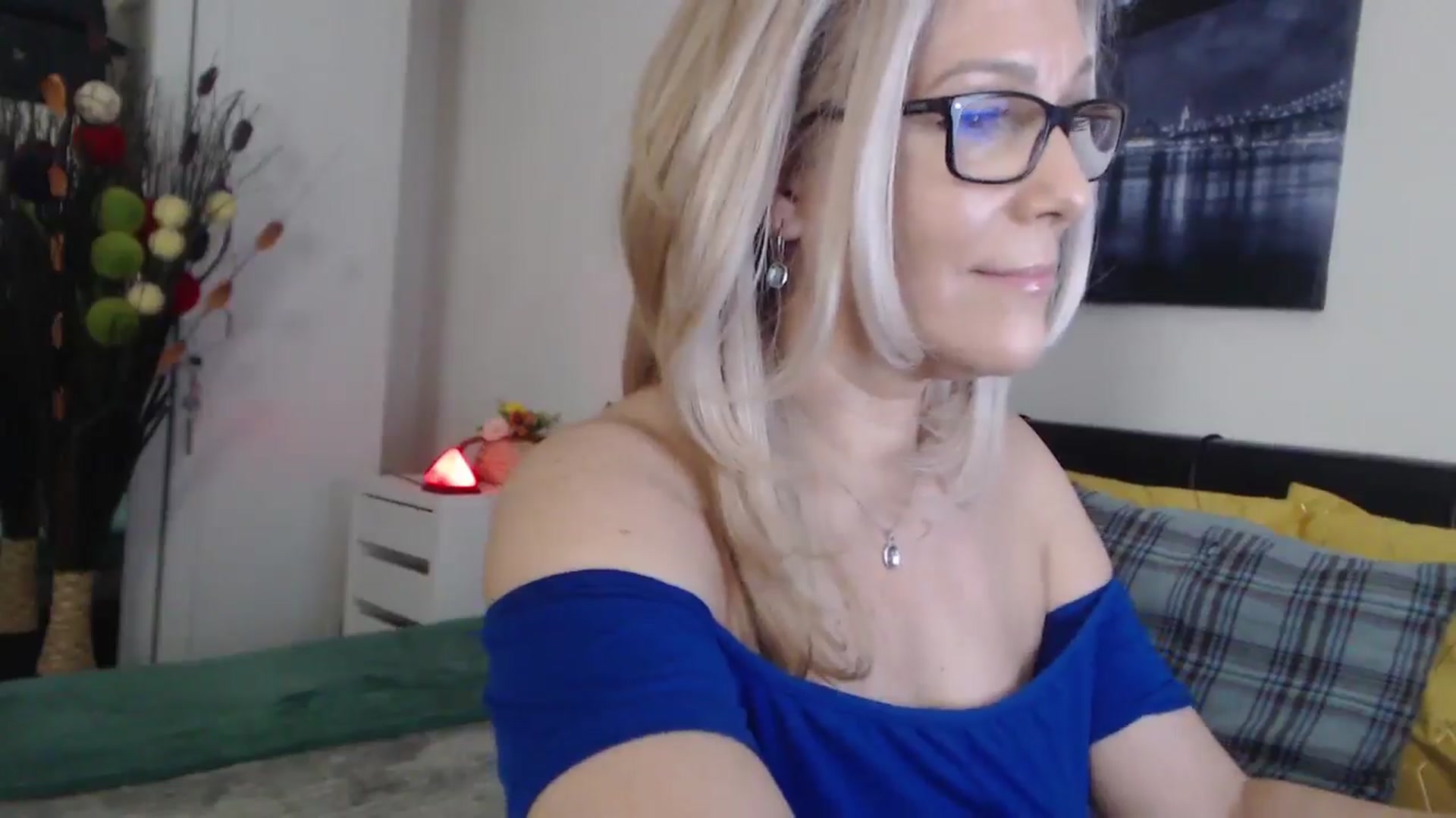 Gallery image thumbnail from Reeya71's myfreecams stream on, 03/19/2025, 06:08 image 10 of 20