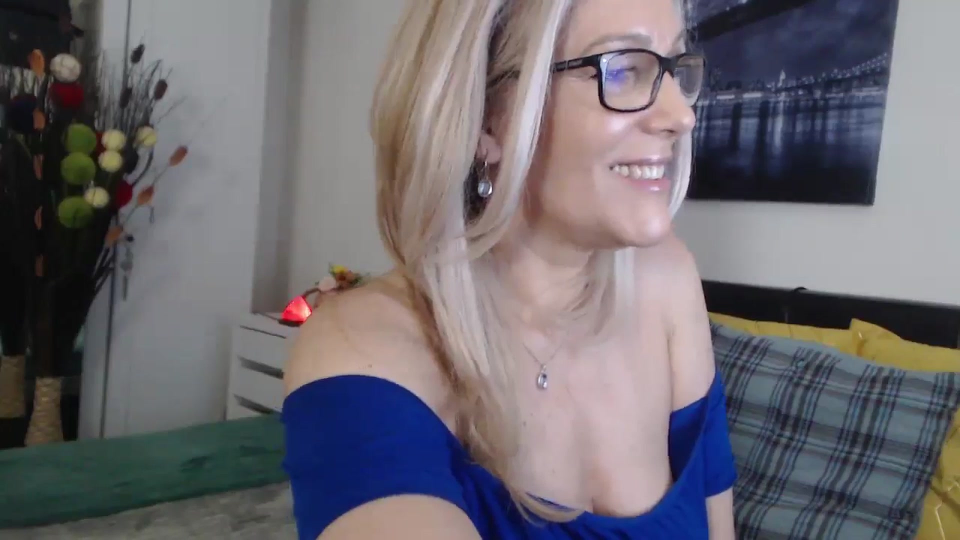 Gallery image thumbnail from Reeya71's myfreecams stream on, 03/19/2025, 06:08 image 18 of 20