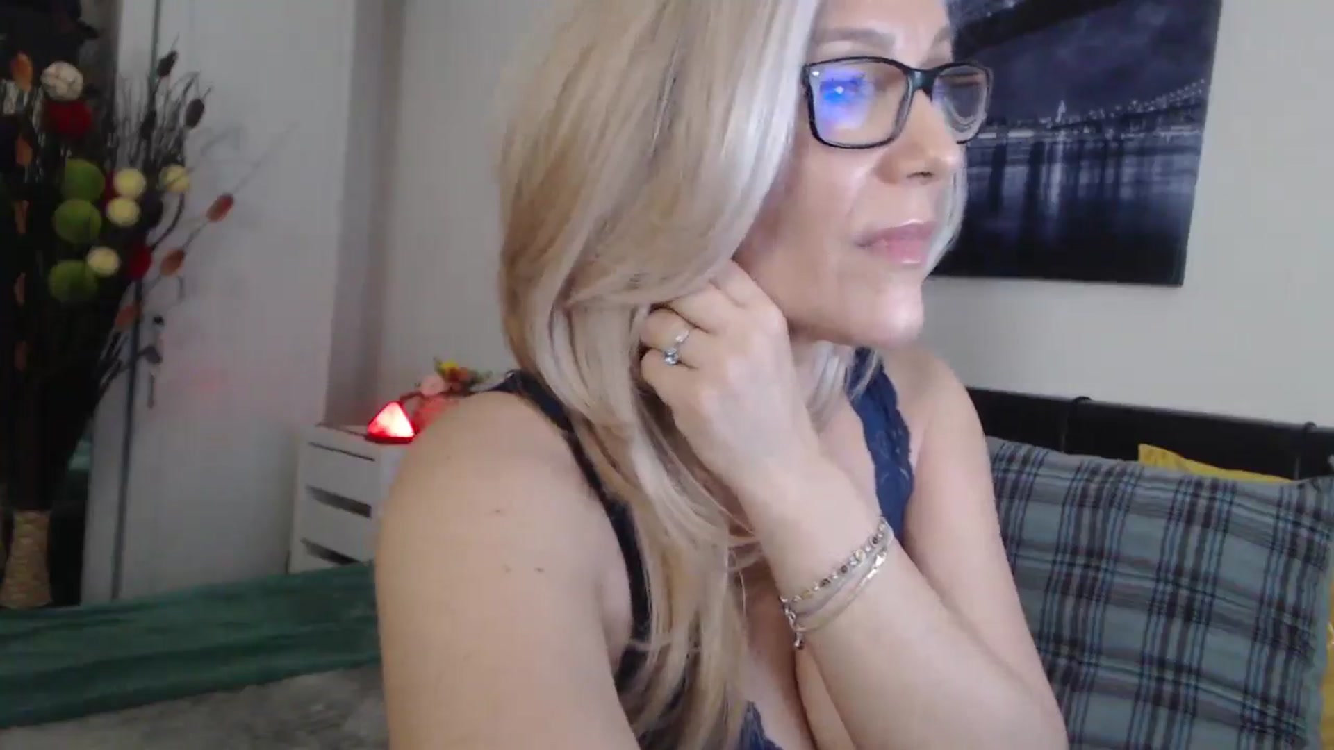 Gallery image thumbnail from Reeya71's myfreecams stream on, 03/21/2025, 07:40 image 8 of 20