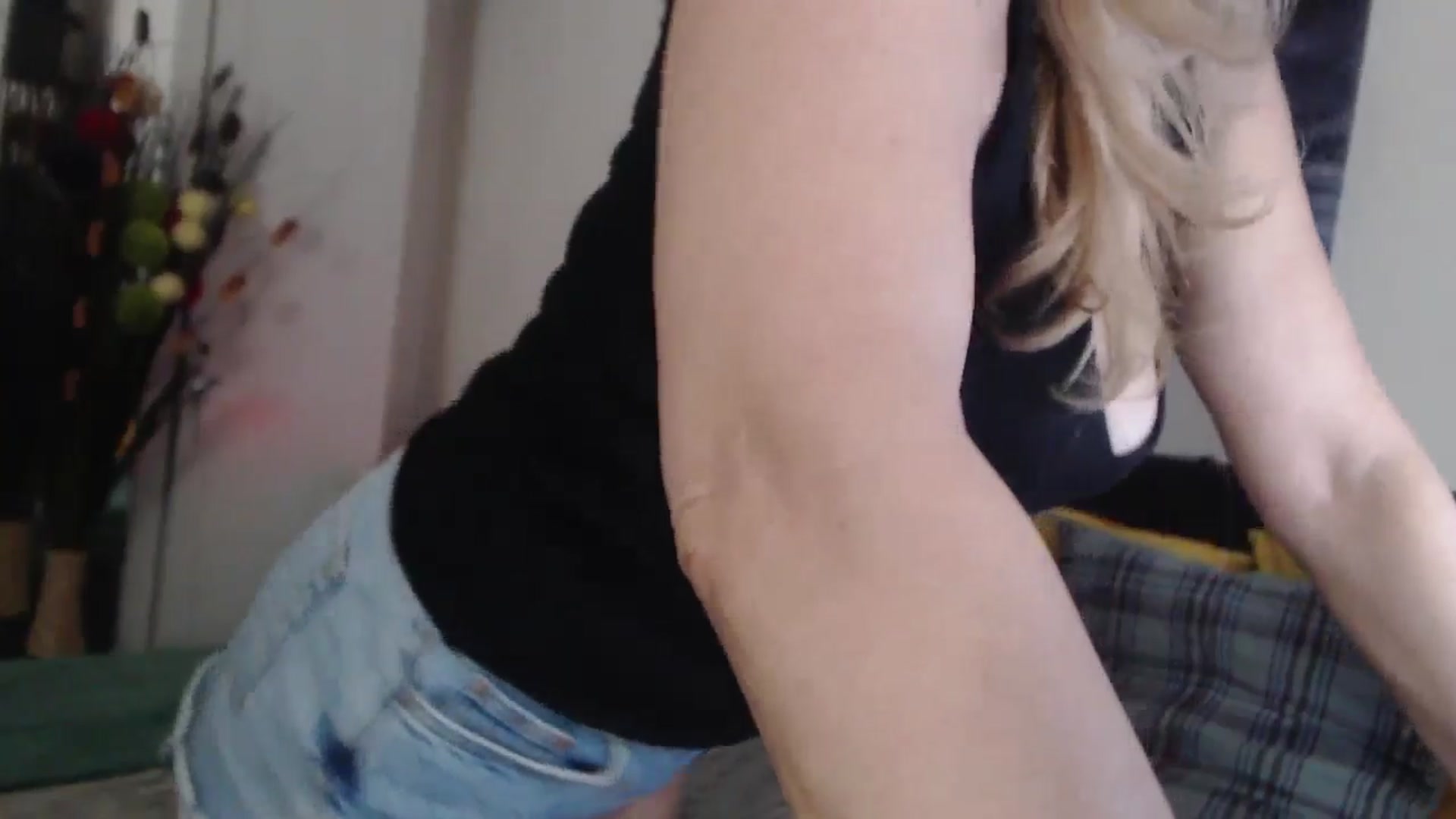 Gallery image thumbnail from Reeya71's myfreecams stream on, 03/26/2025, 03:00 image 20 of 20