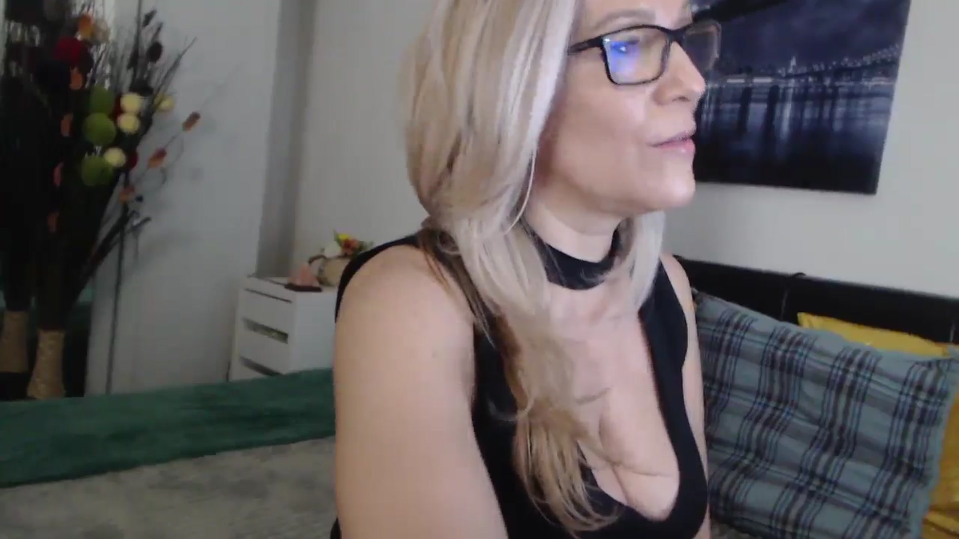 Gallery image thumbnail from Reeya71's myfreecams stream on, 03/26/2025, 06:02 image 2 of 20