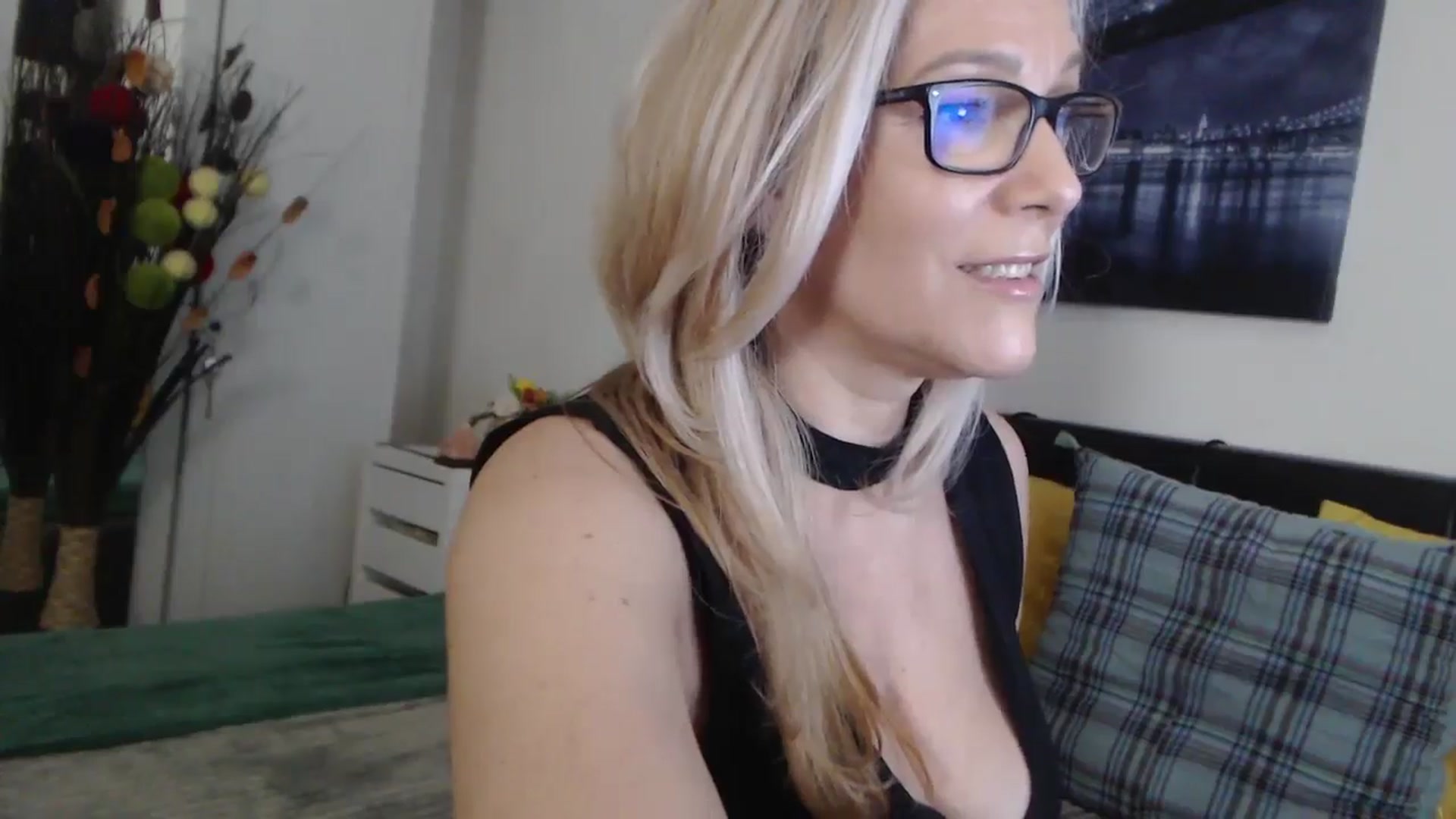 Gallery image thumbnail from Reeya71's myfreecams stream on, 03/26/2025, 06:56 image 18 of 20