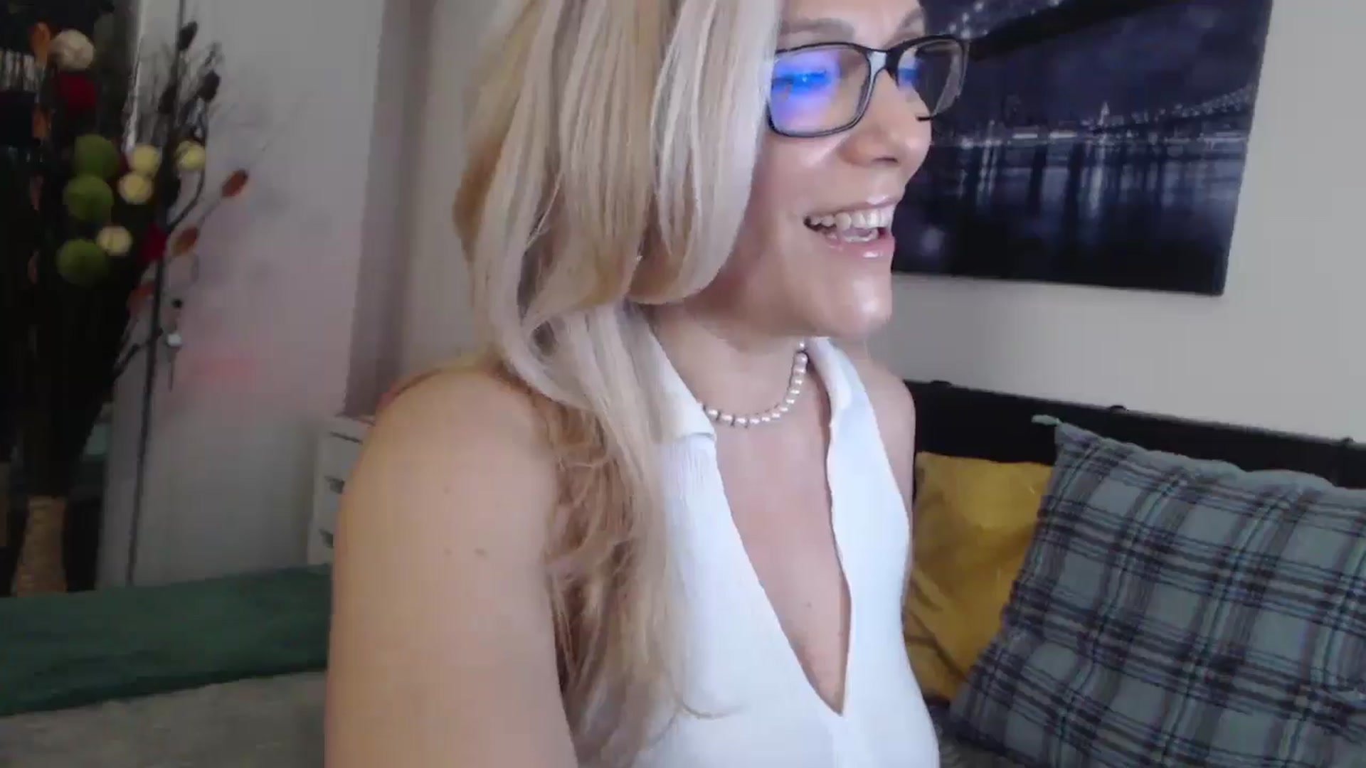 Gallery image thumbnail from Reeya71's myfreecams stream on, 03/27/2025, 05:42 image 18 of 20