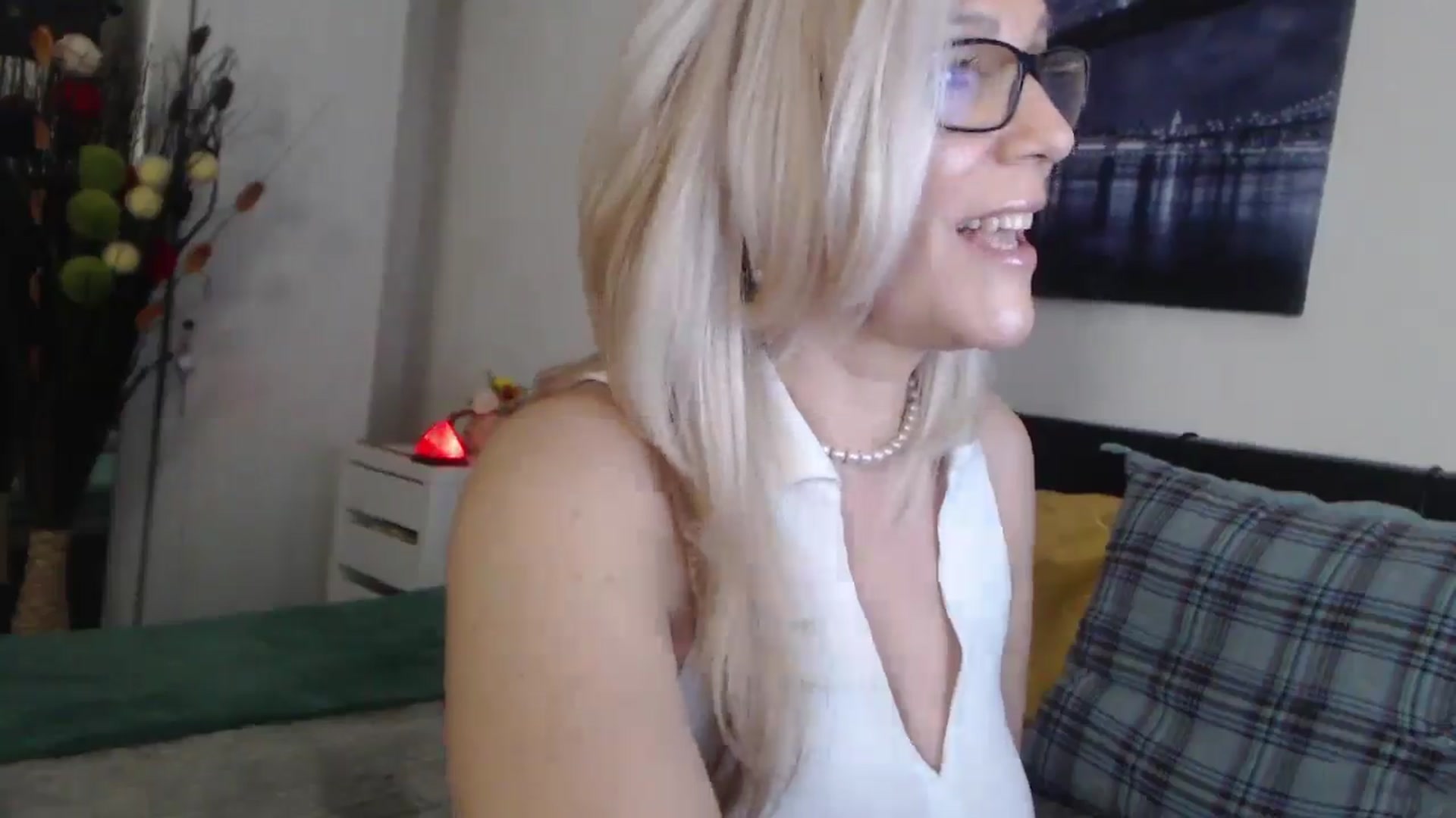 Gallery image thumbnail from Reeya71's myfreecams stream on, 03/27/2025, 05:42 image 14 of 20
