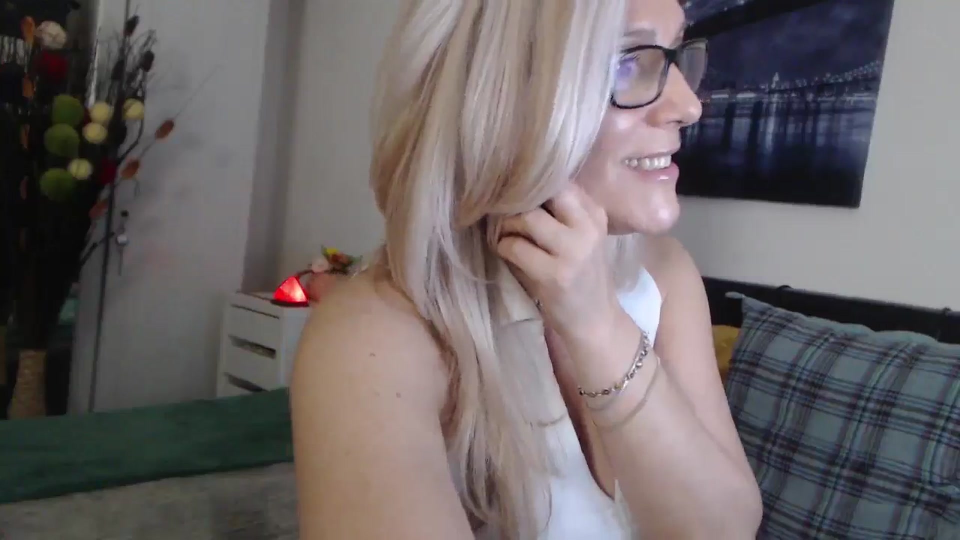 Gallery image thumbnail from Reeya71's myfreecams stream on, 03/27/2025, 05:42 image 13 of 20