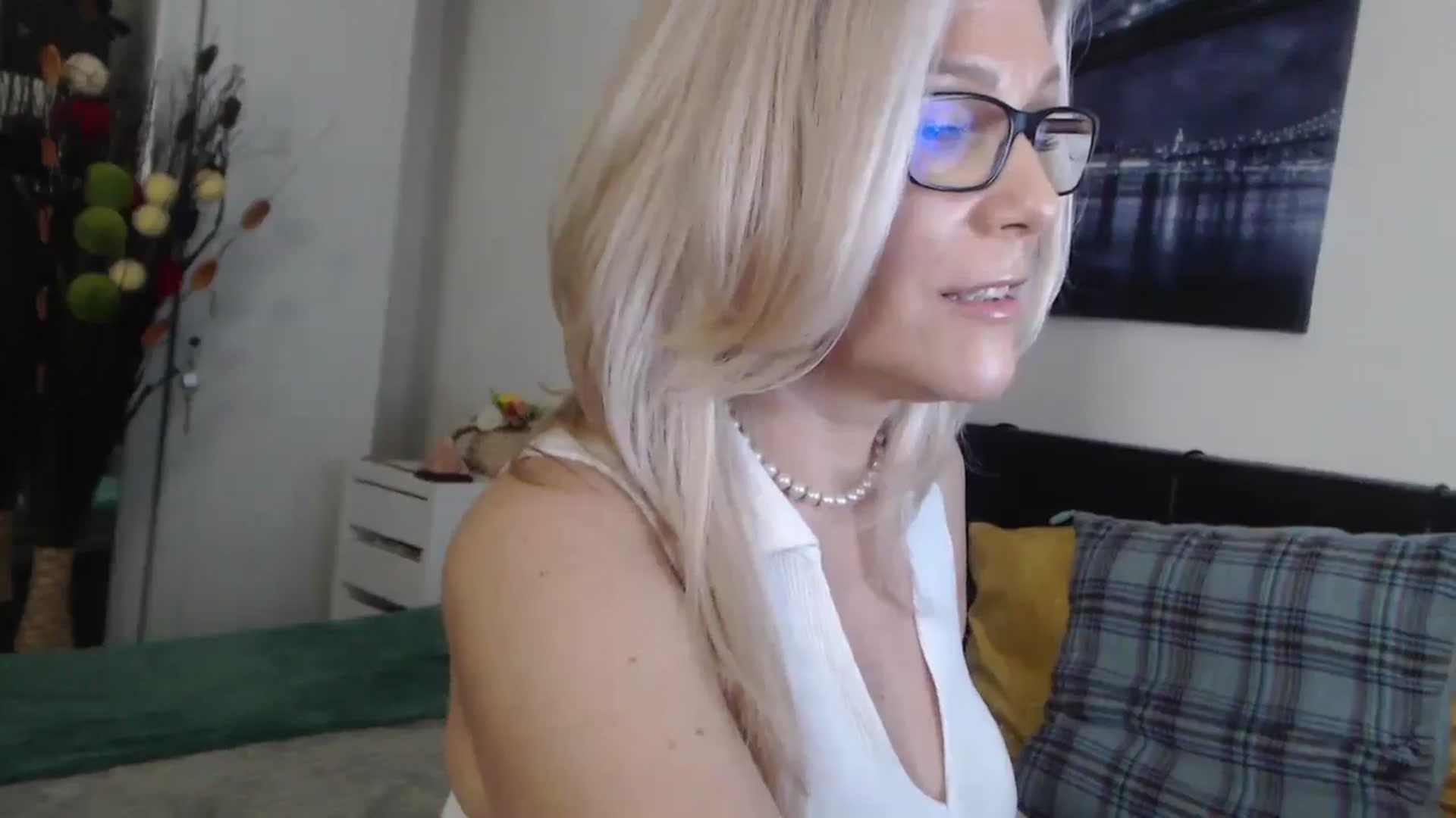 Gallery image thumbnail from Reeya71's myfreecams stream on, 03/27/2025, 07:14 image 14 of 20