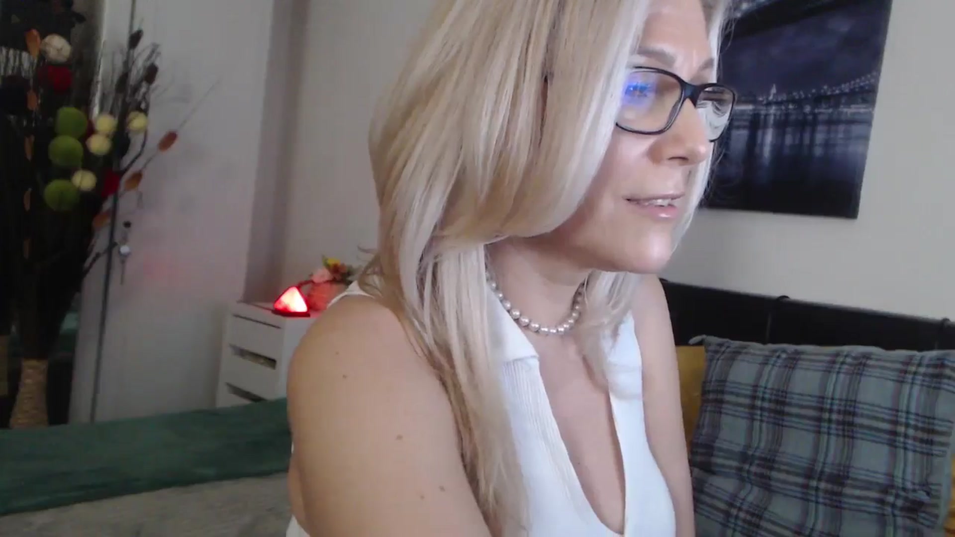 Gallery image thumbnail from Reeya71's myfreecams stream on, 03/27/2025, 07:14 image 9 of 20