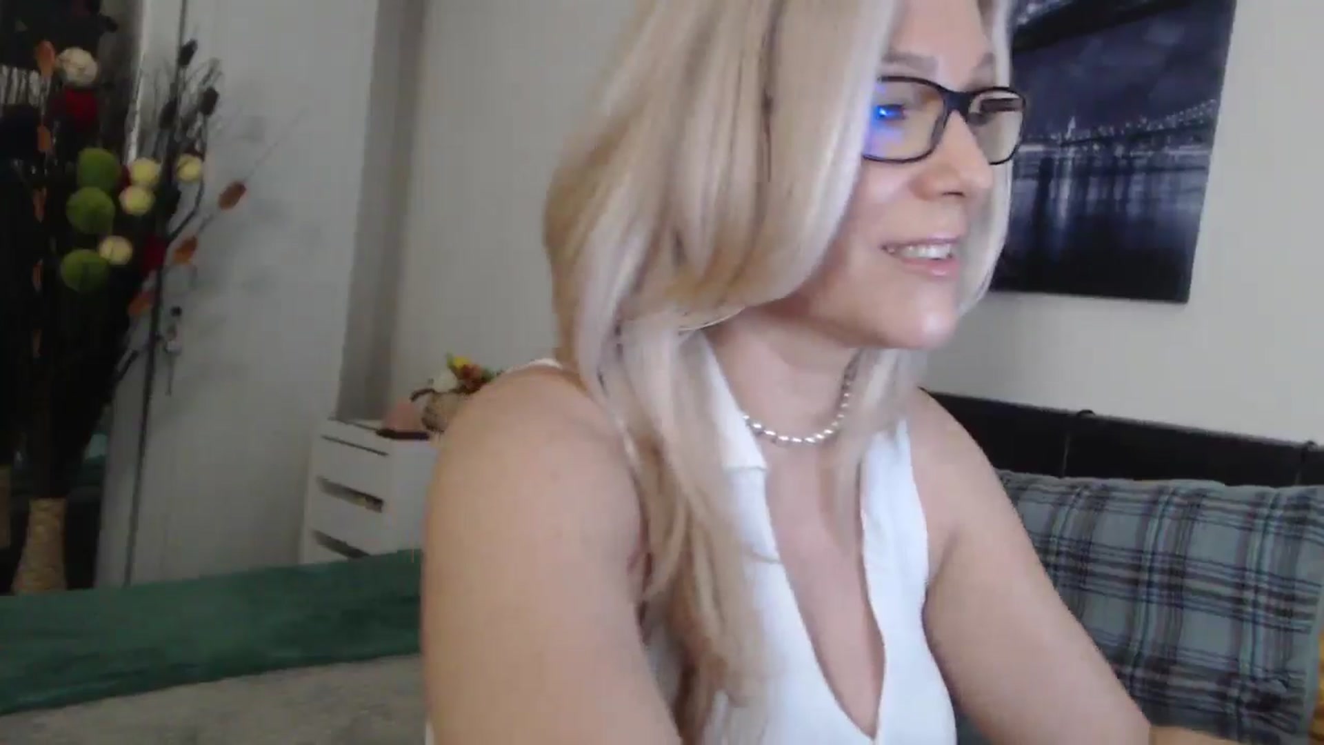Gallery image thumbnail from Reeya71's myfreecams stream on, 03/27/2025, 07:14 image 17 of 20